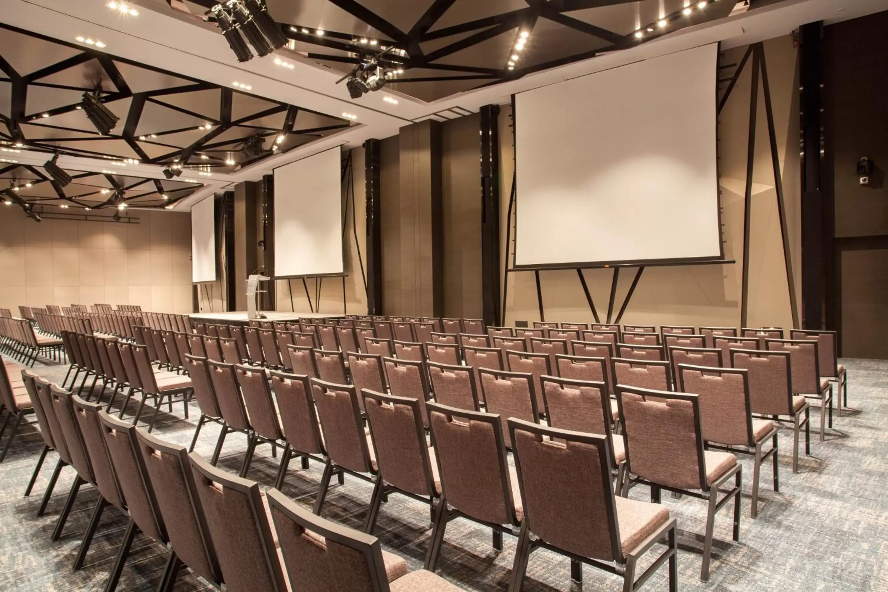 Meeting/conference room in Mercure Singapore On Stevens