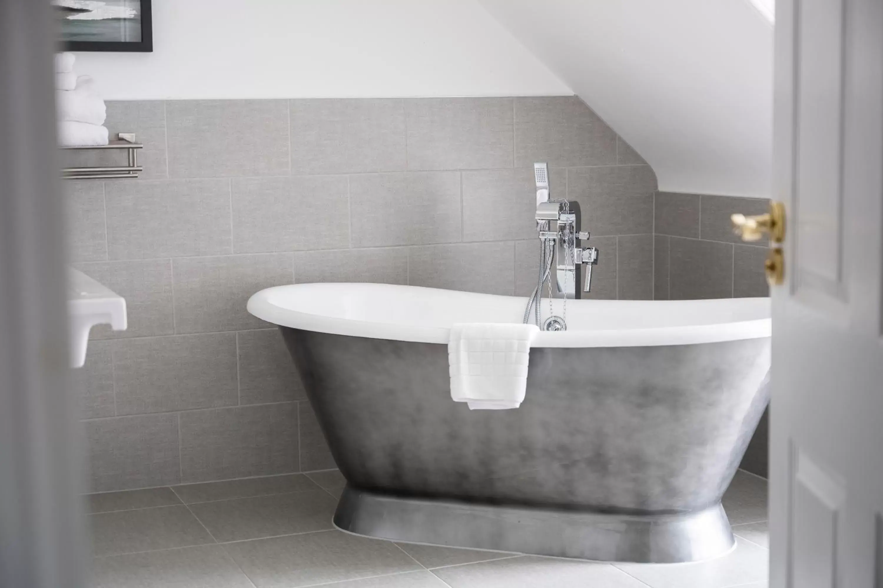 Bath, Bathroom in Skeabost House Hotel