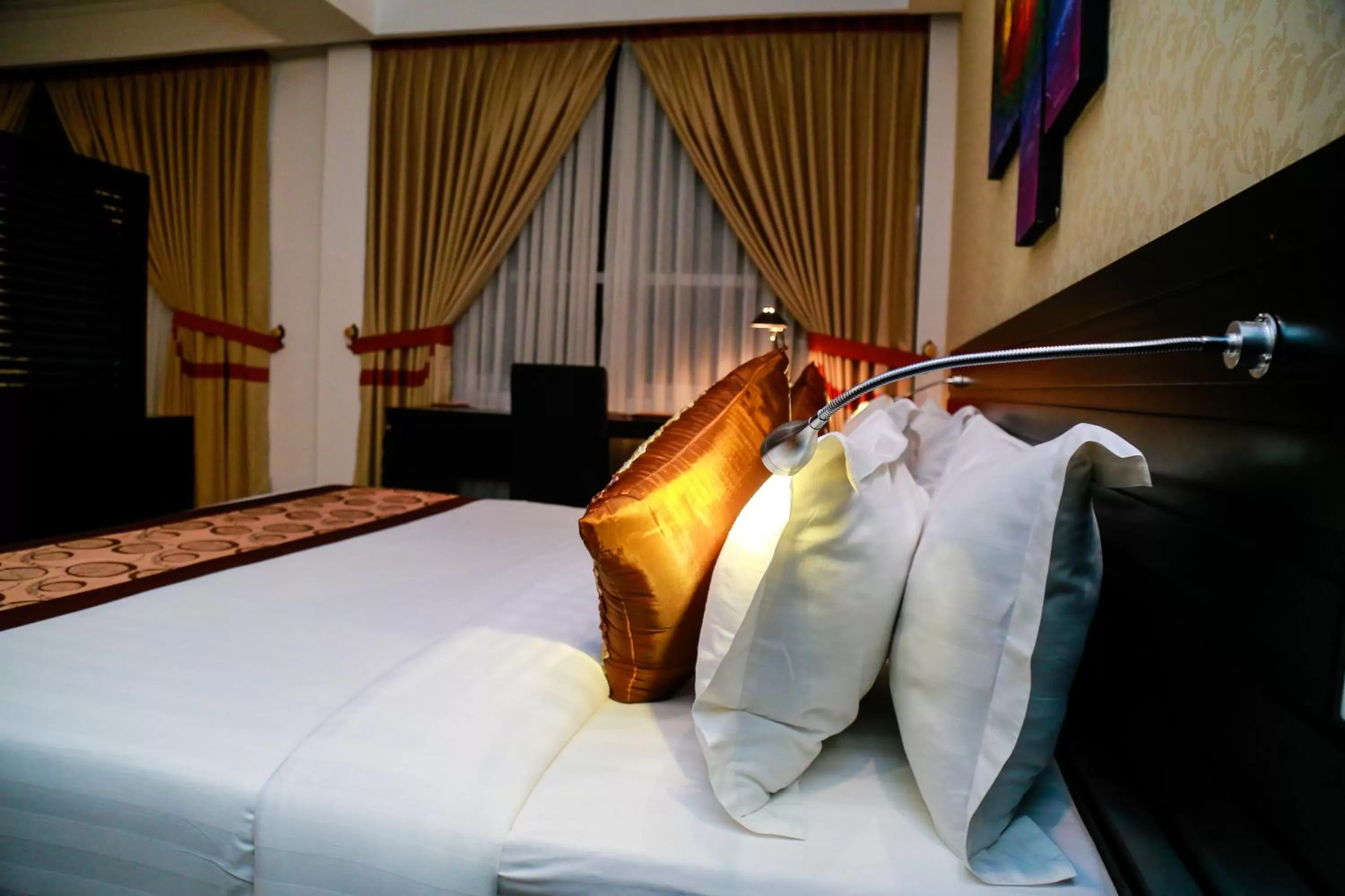 Bed in The Covanro Airport Hotel - Katunayake