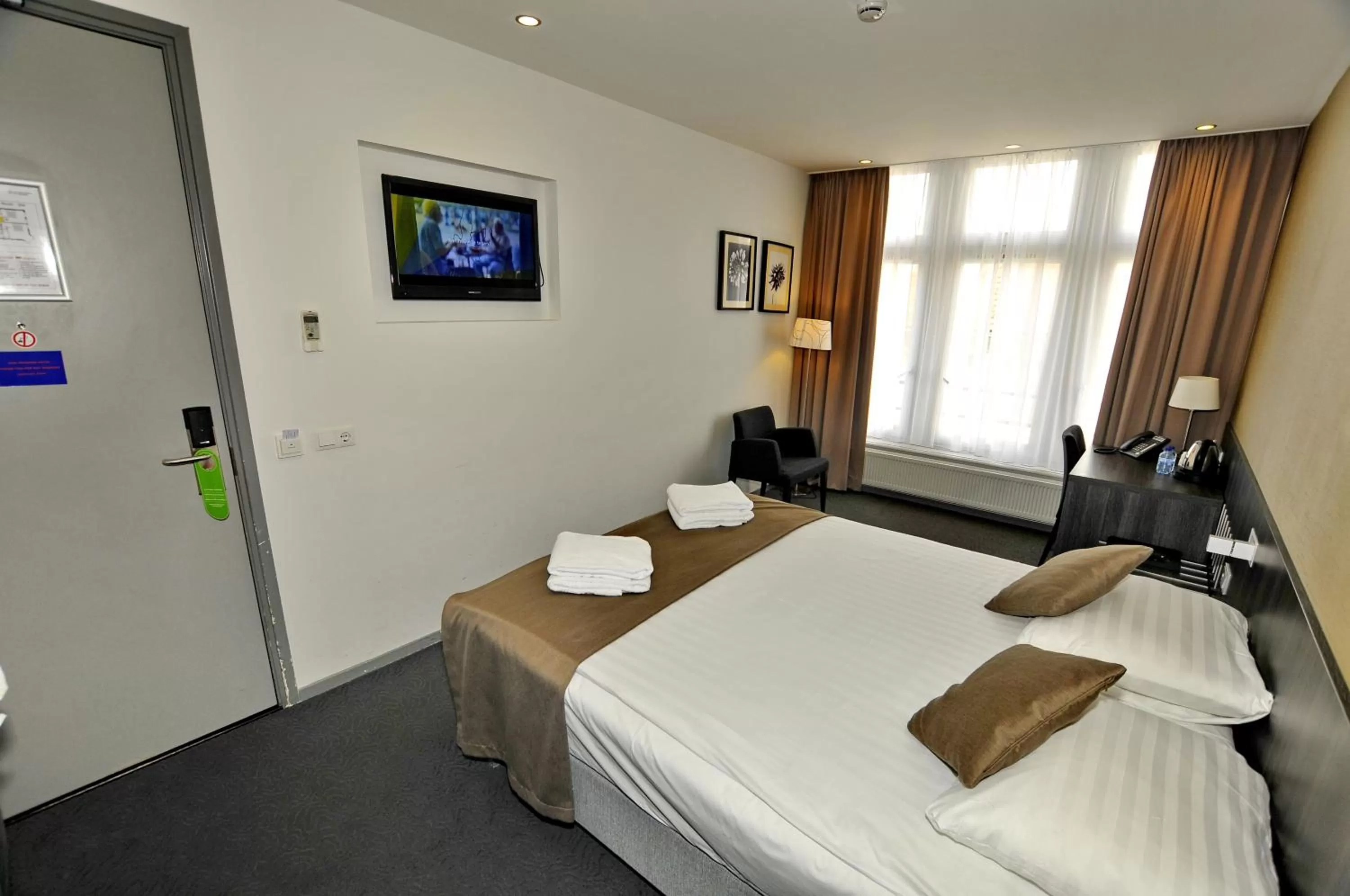 Bed in Hotel Parkview