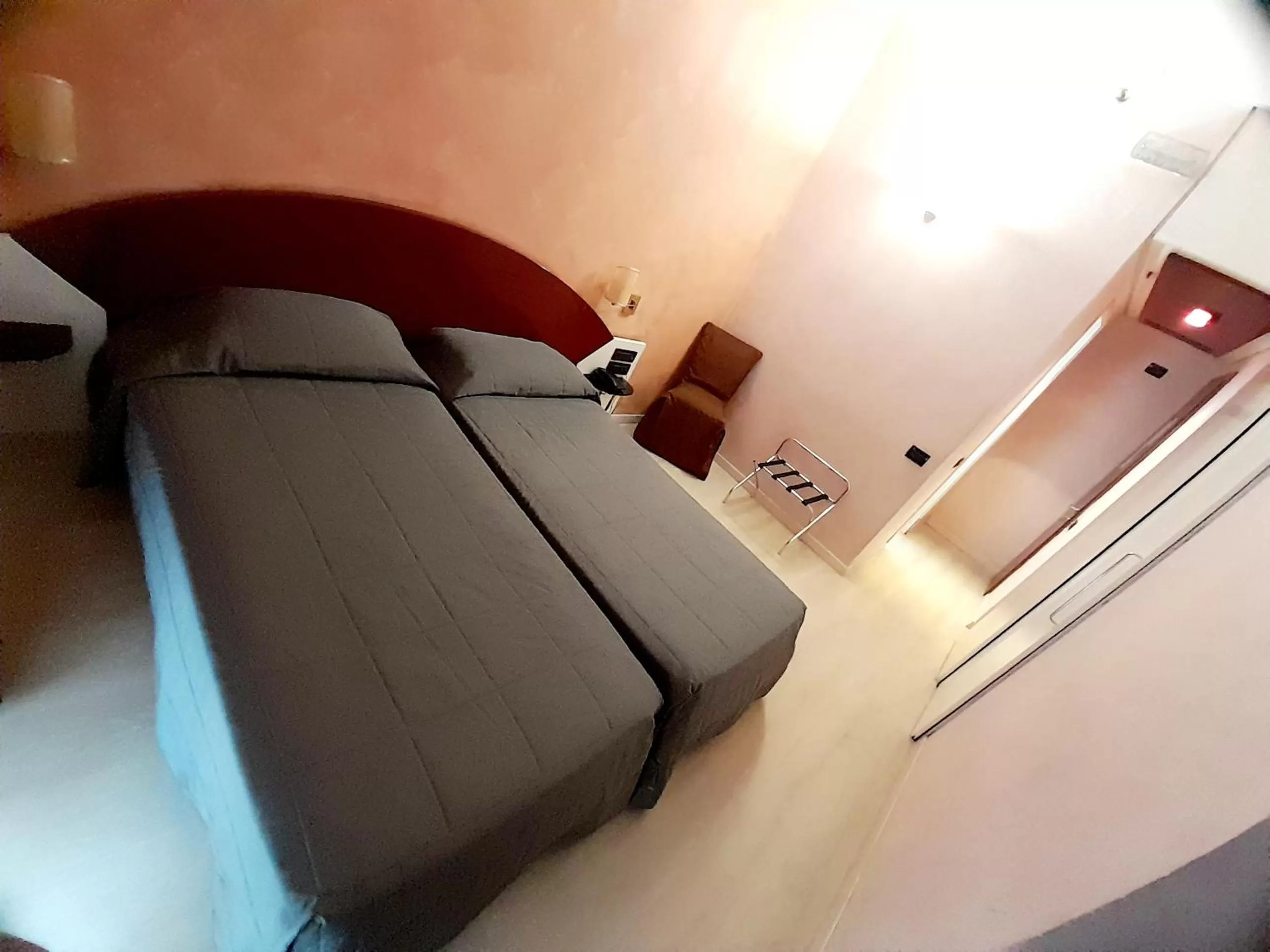 Bedroom, Bed in Hotel Continental