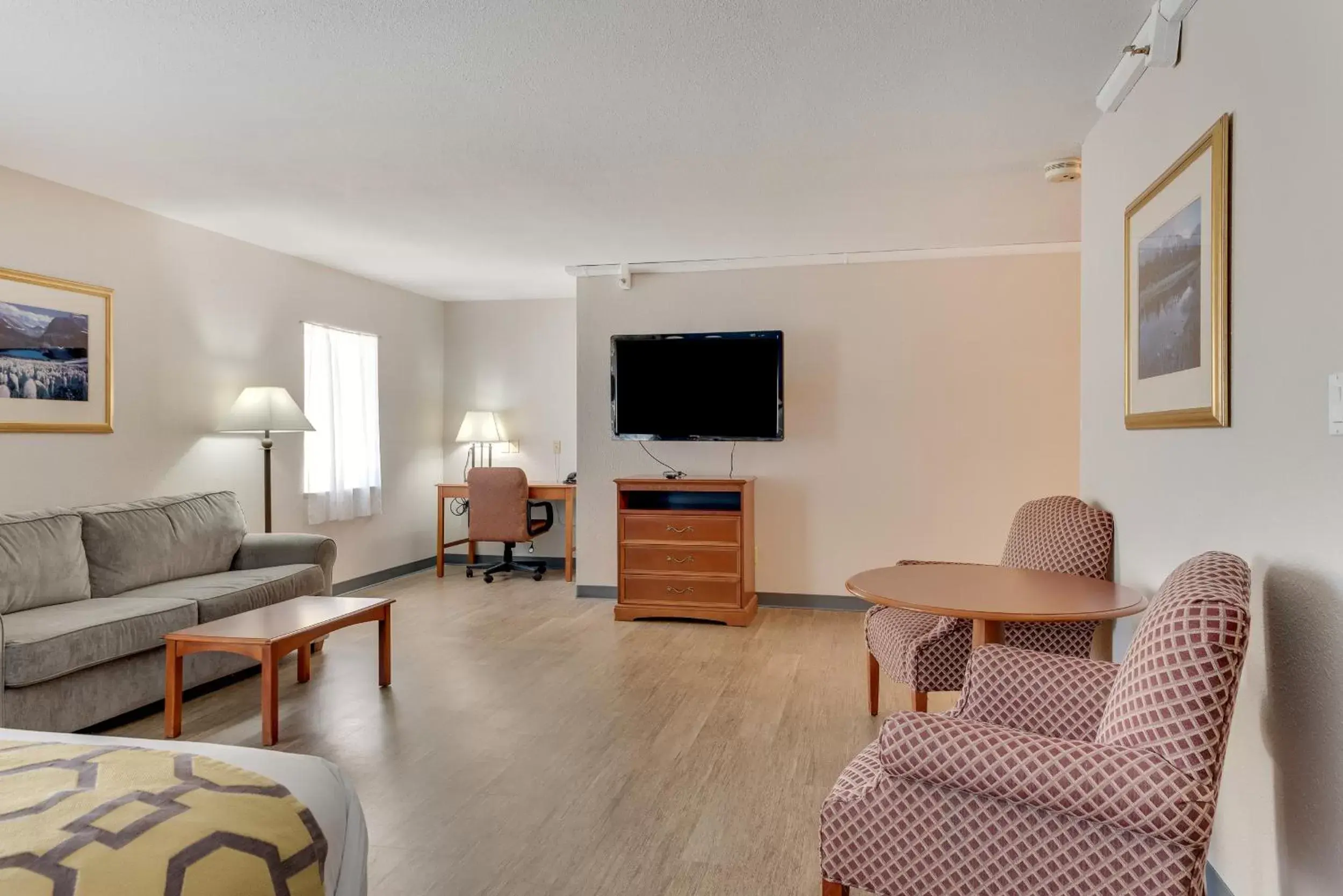 Living room, Seating Area in Baymont by Wyndham Salida