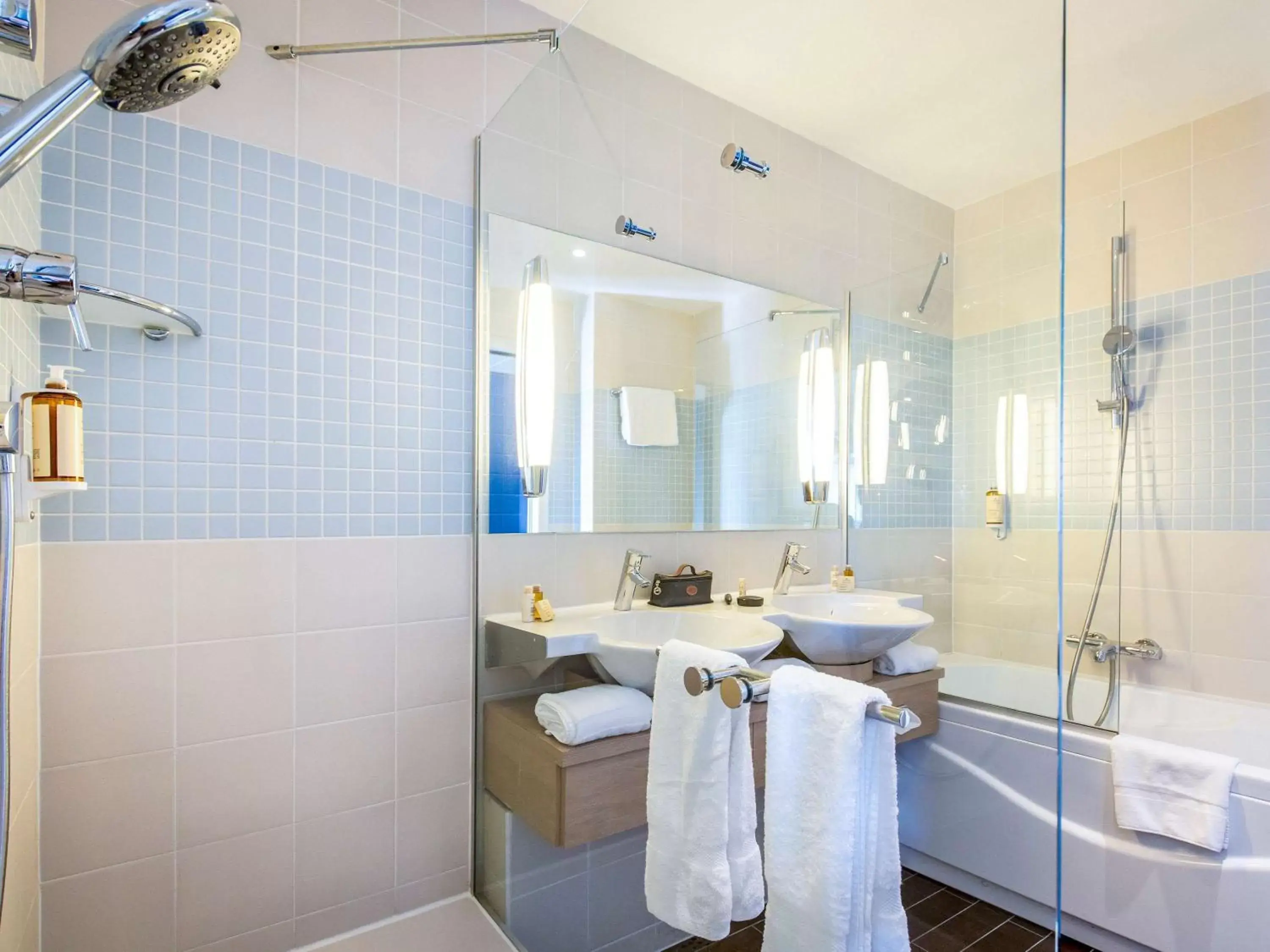 Bathroom in Mercure Chantilly Resort & Conventions