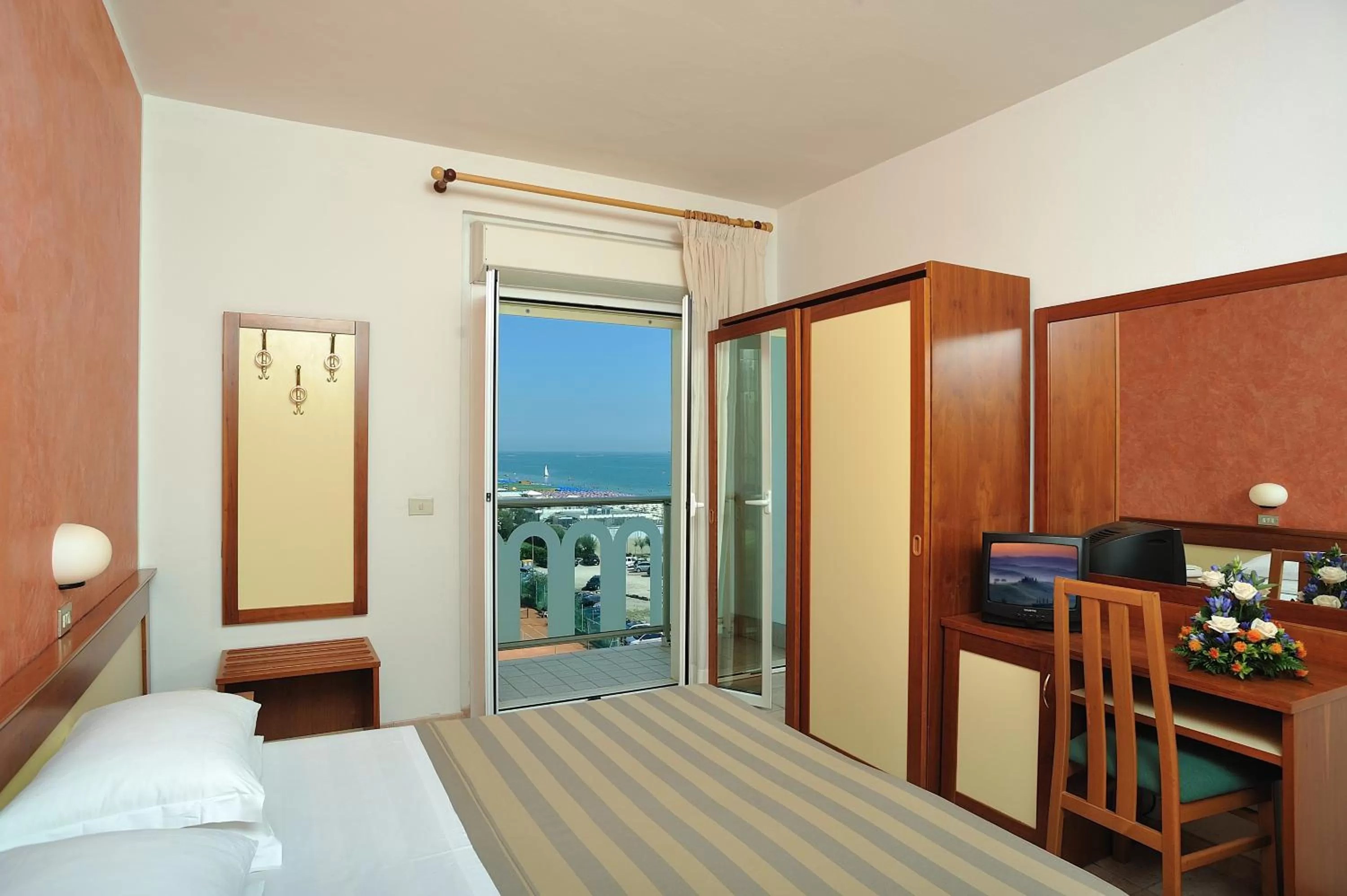 Sea view, Bed in Hotel Adria