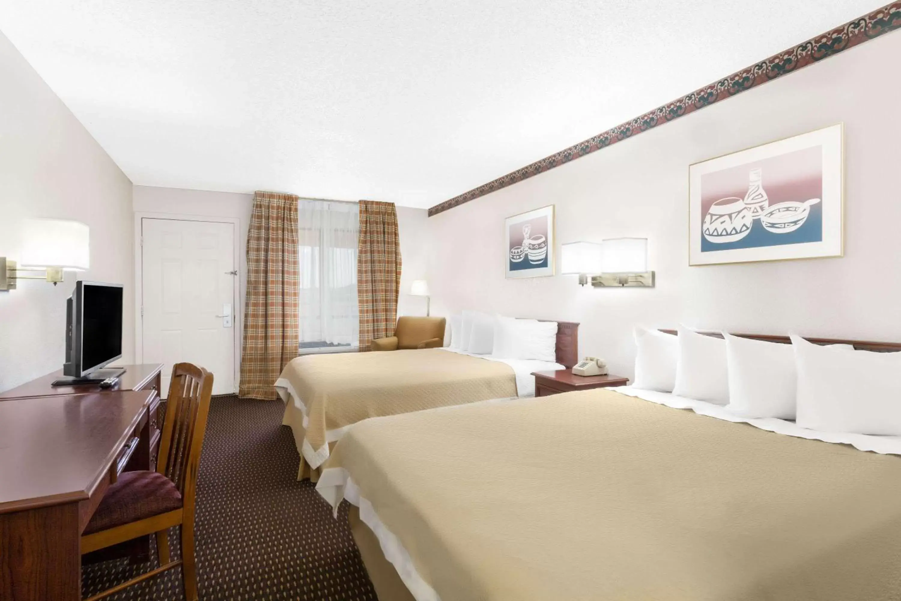 Photo of the whole room, Bed in Days Inn by Wyndham Kingman West