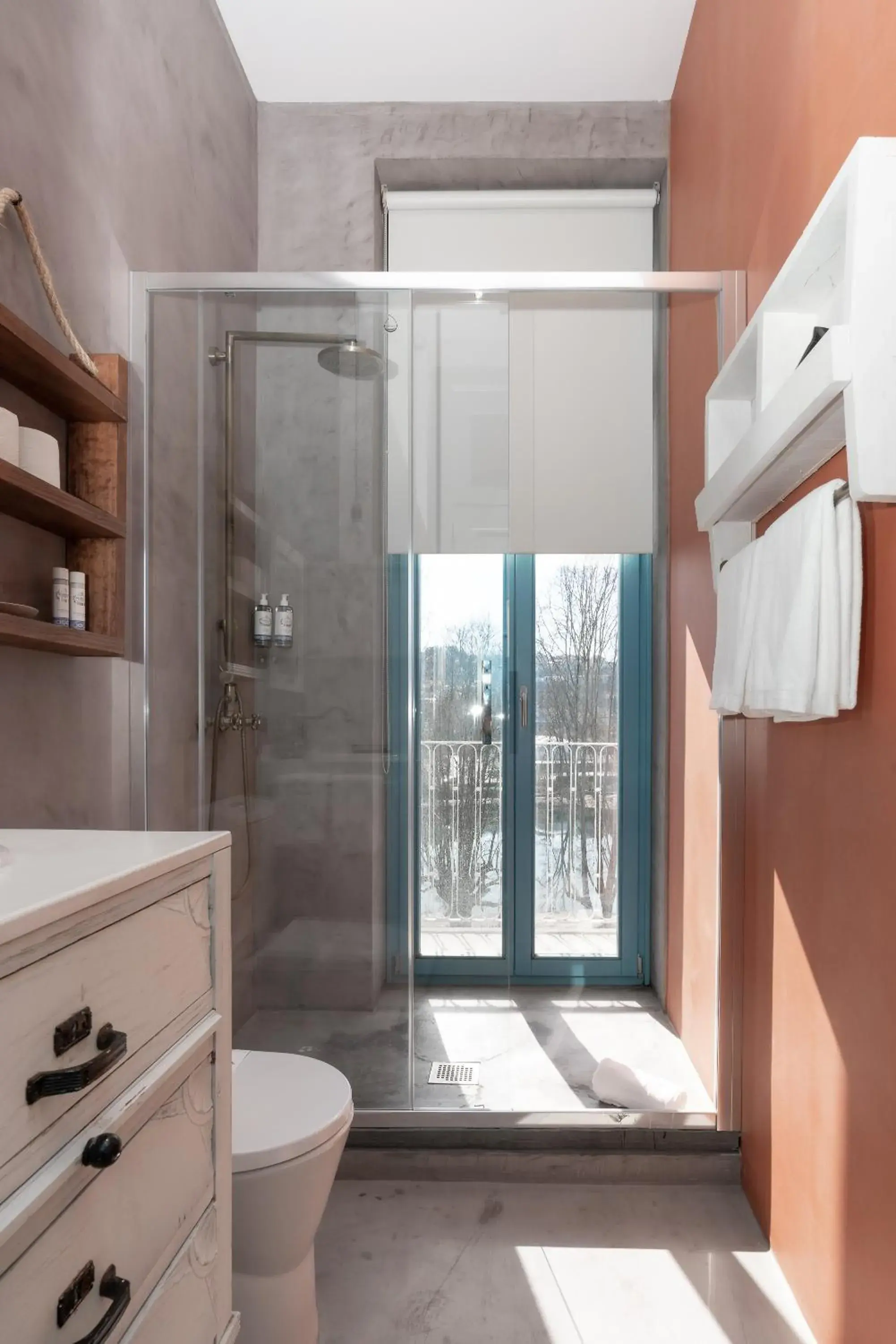 Shower, Bathroom in Des Arts Hostel and Suites