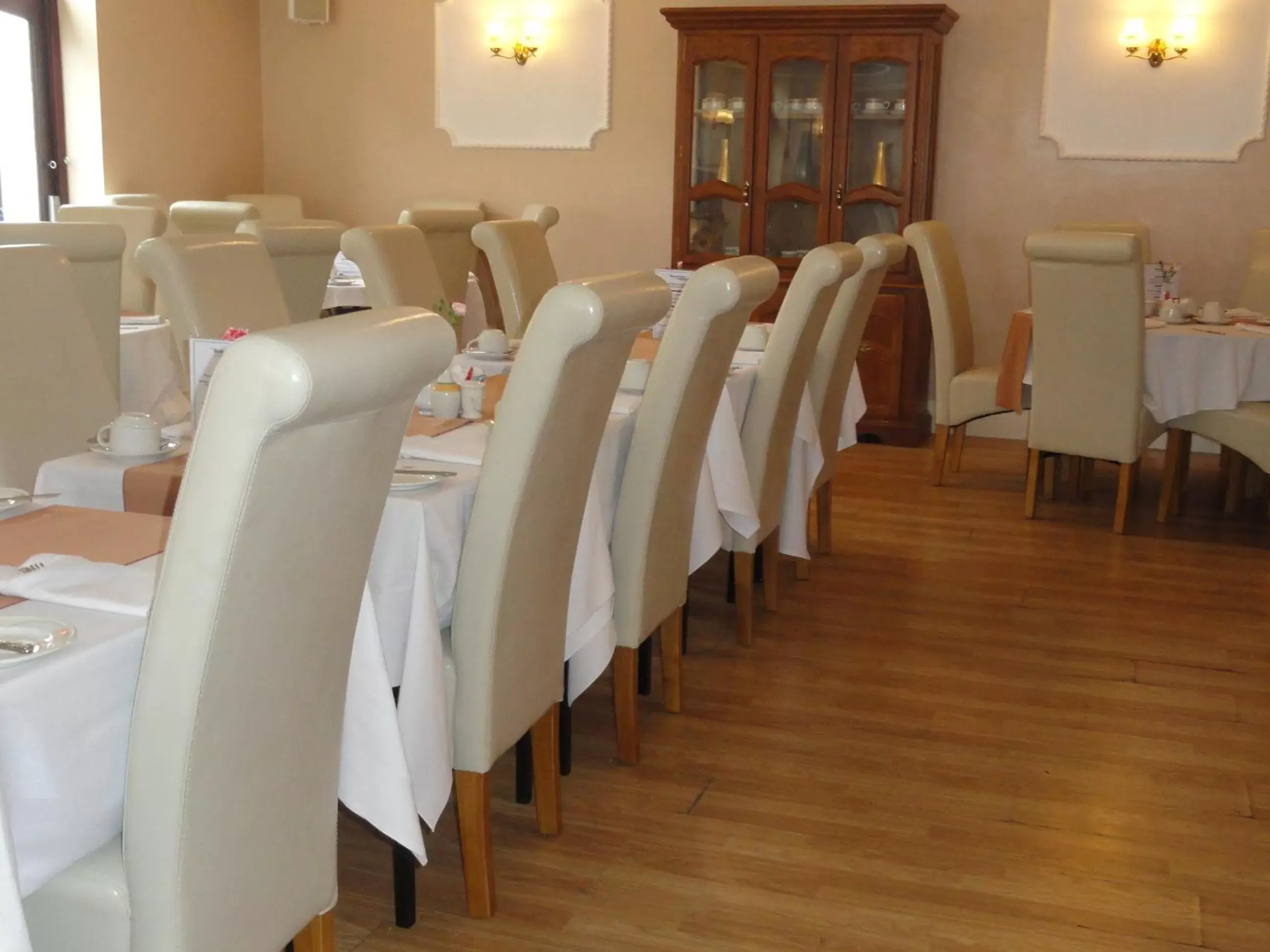 Restaurant/places to eat in The Beechfield Hotel