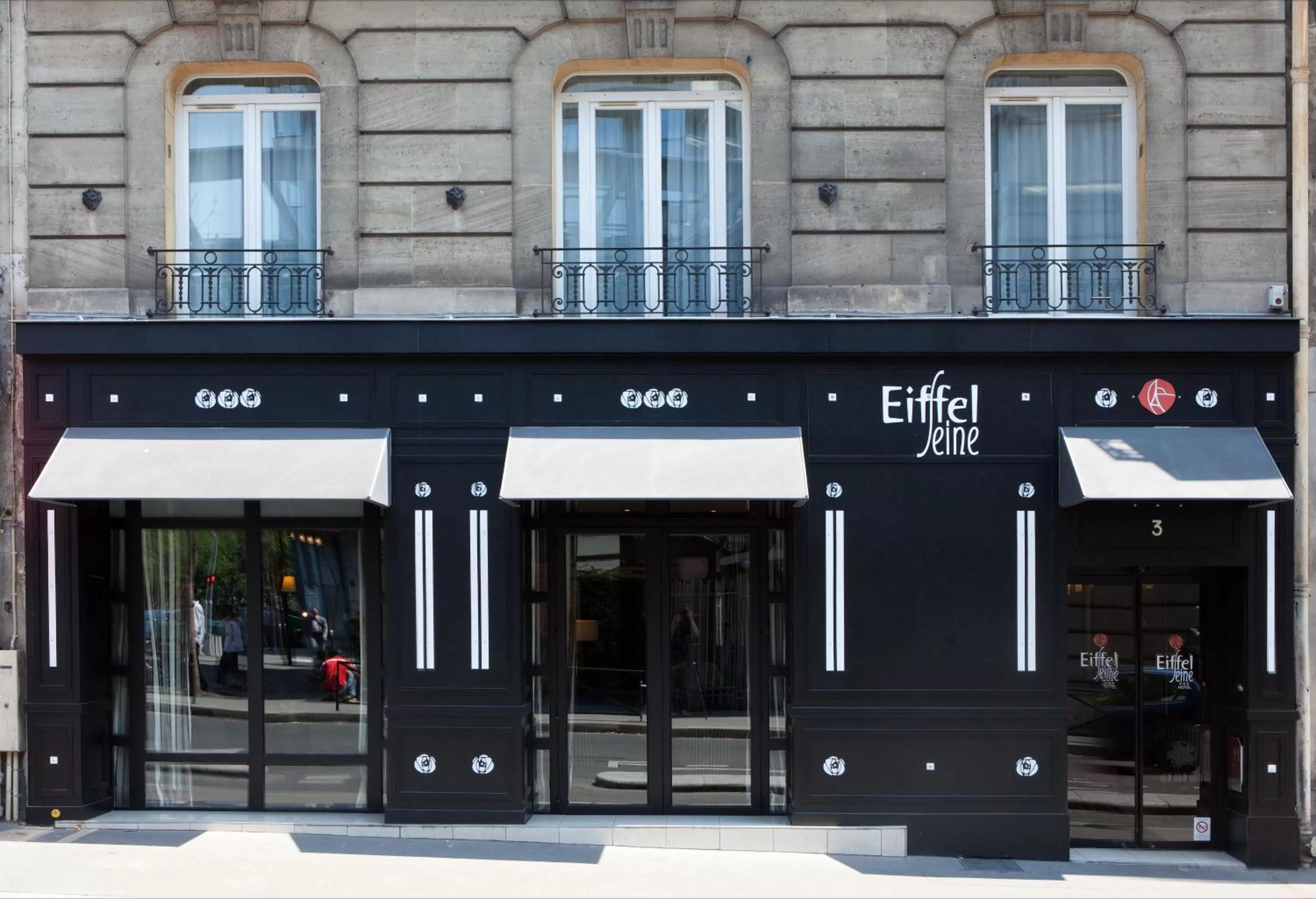 Facade/entrance in Hotel Eiffel Seine