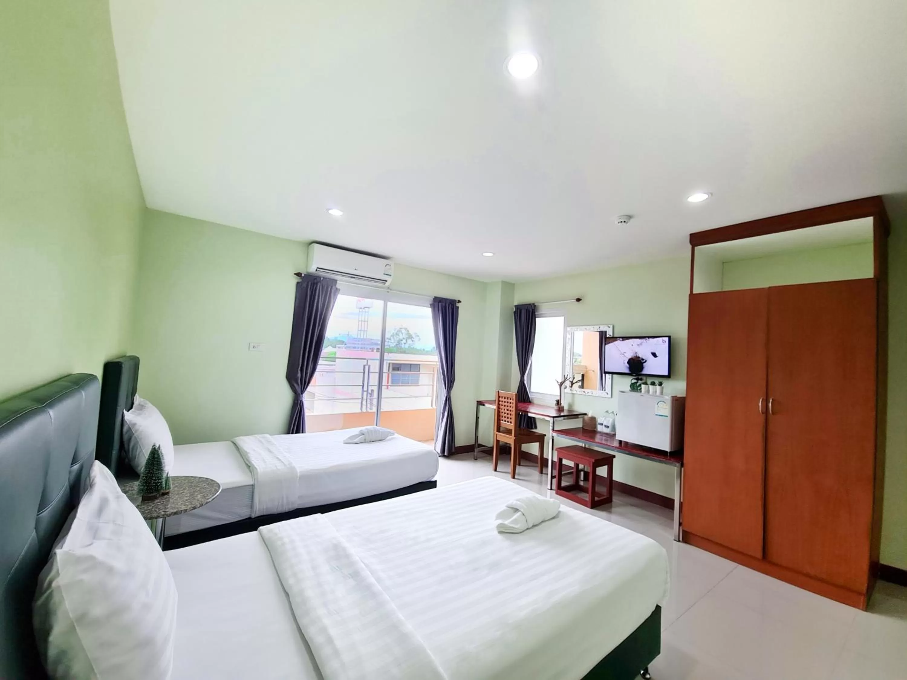 Bedroom, Bed in Jaroonsak Grand