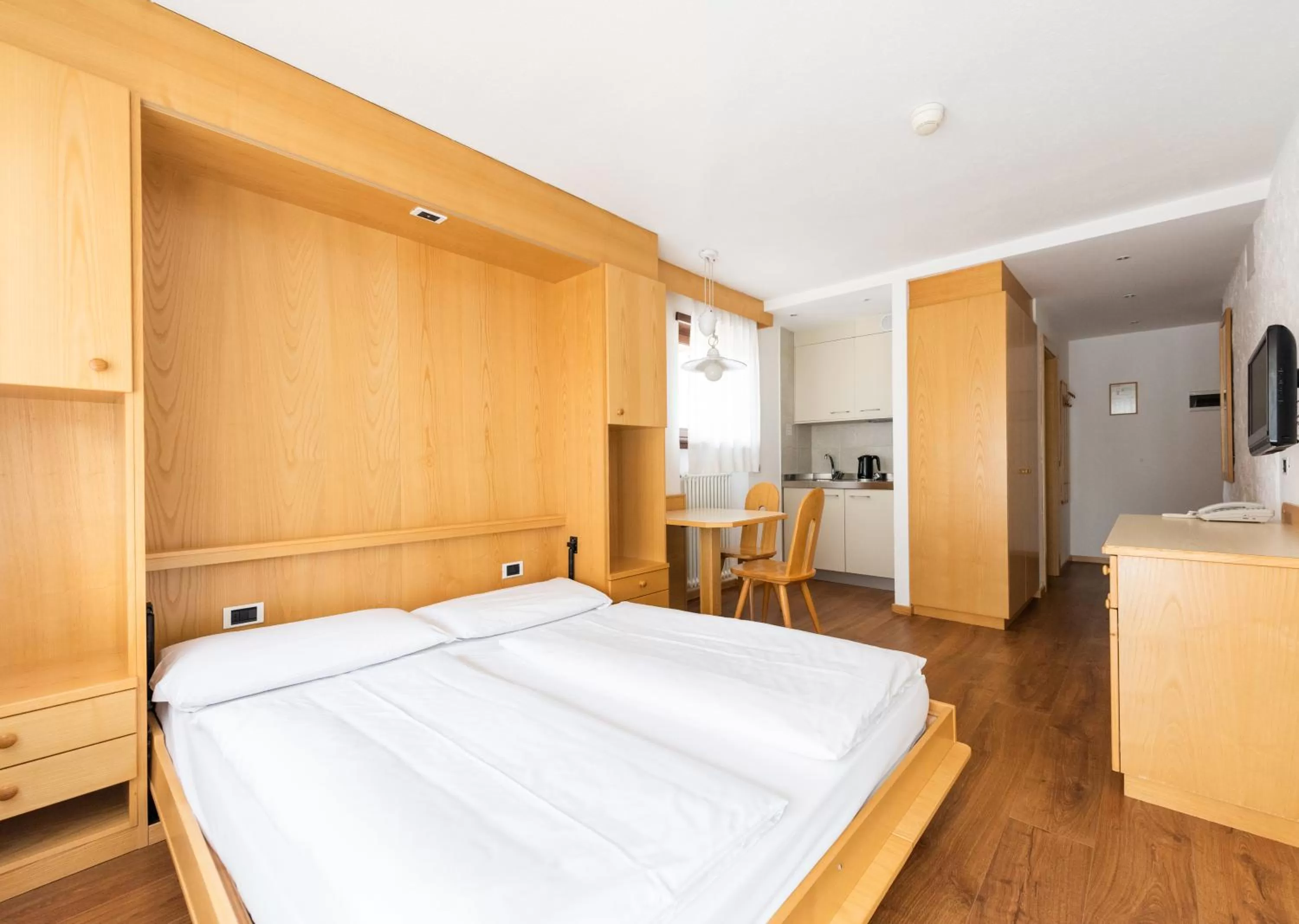 Photo of the whole room, Bed in Residence Antares