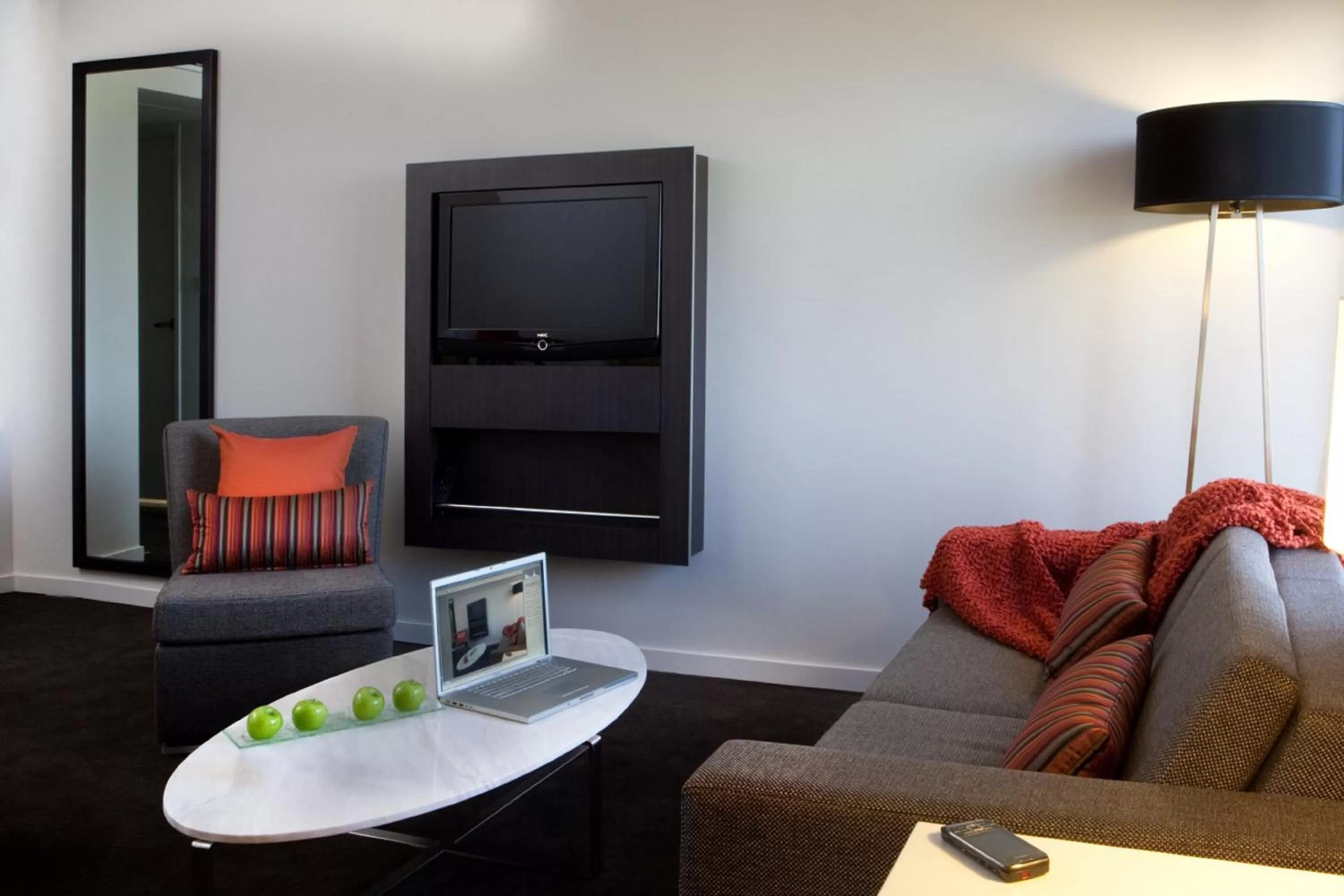 Bedroom in Novotel Sydney International Airport