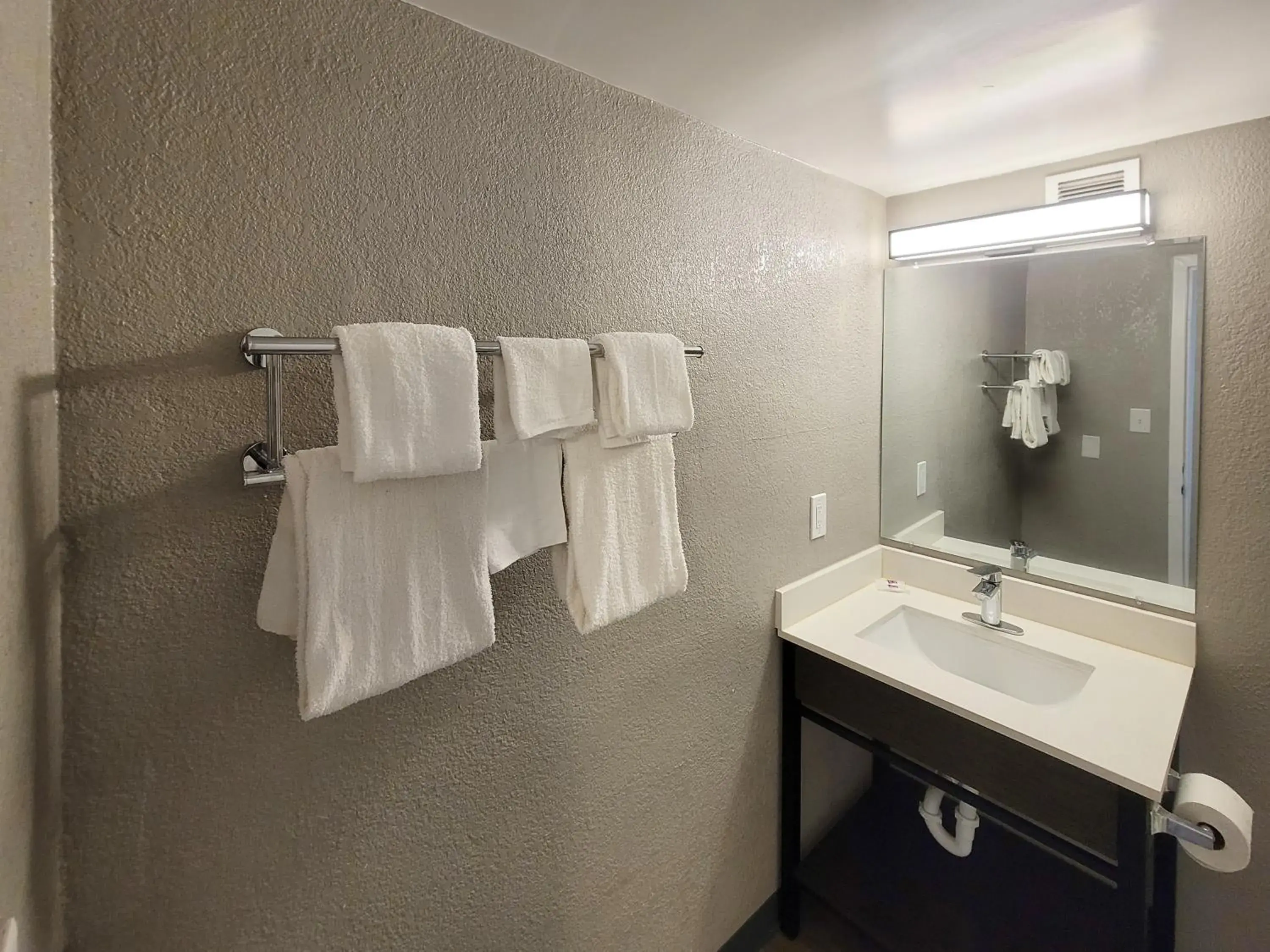 Bathroom in Motel 6 Jackson, TN