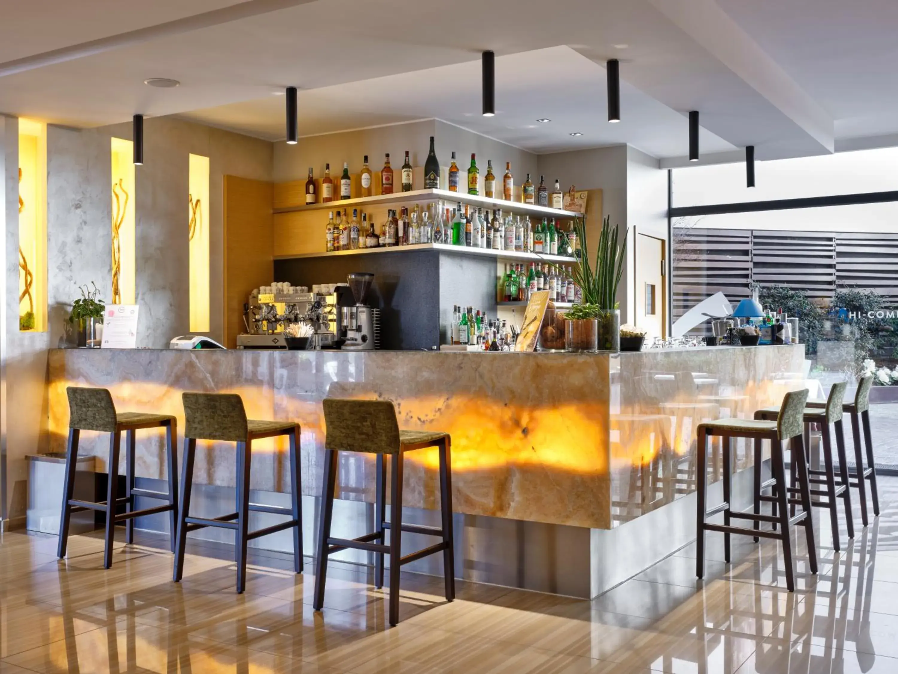 Restaurant/places to eat, Lounge/Bar in Winter Garden Hotel Bergamo Airport