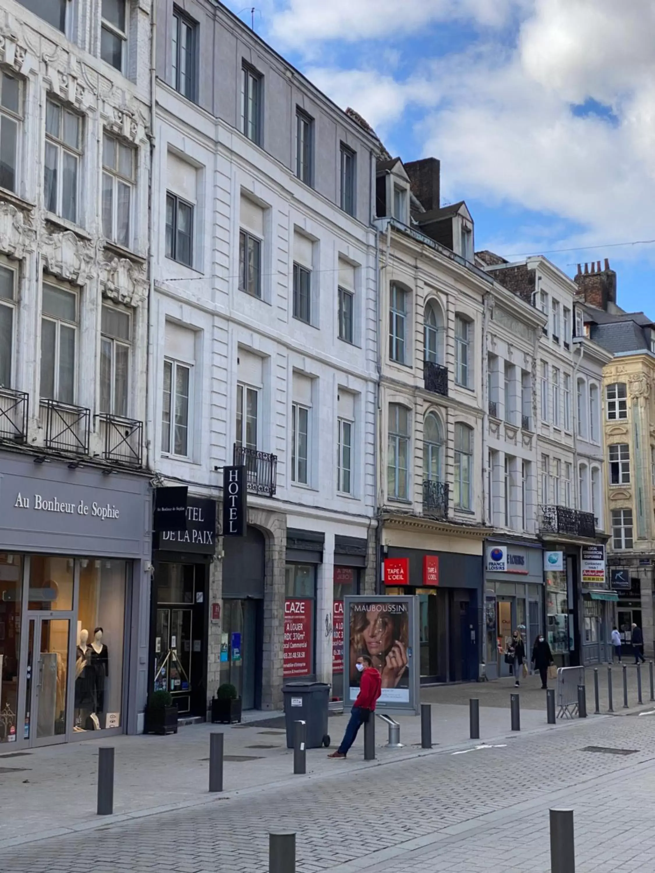 Property building in Hotel De La Paix