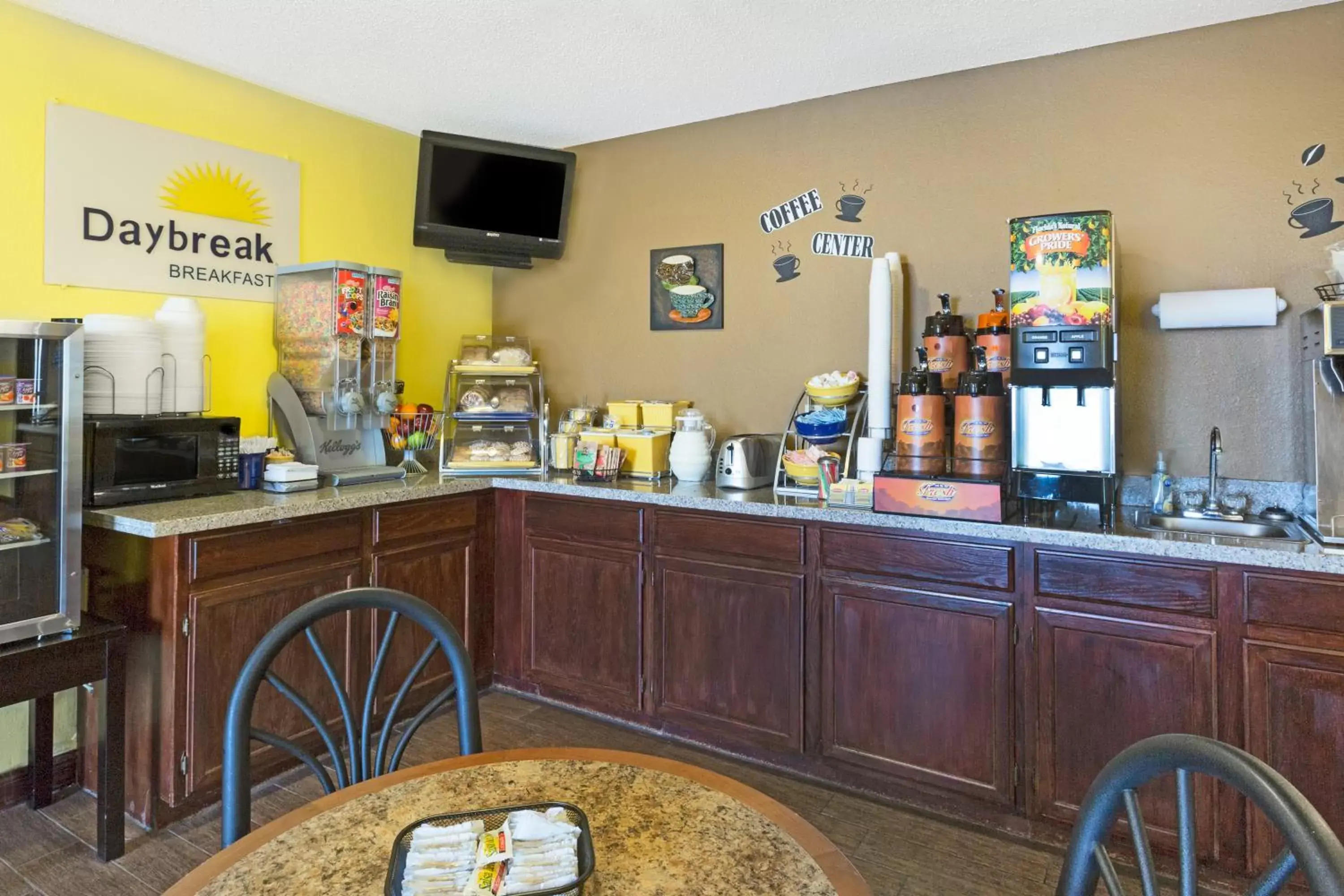 Food and drinks, Restaurant/Places to Eat in Econo Lodge Inn & Suites