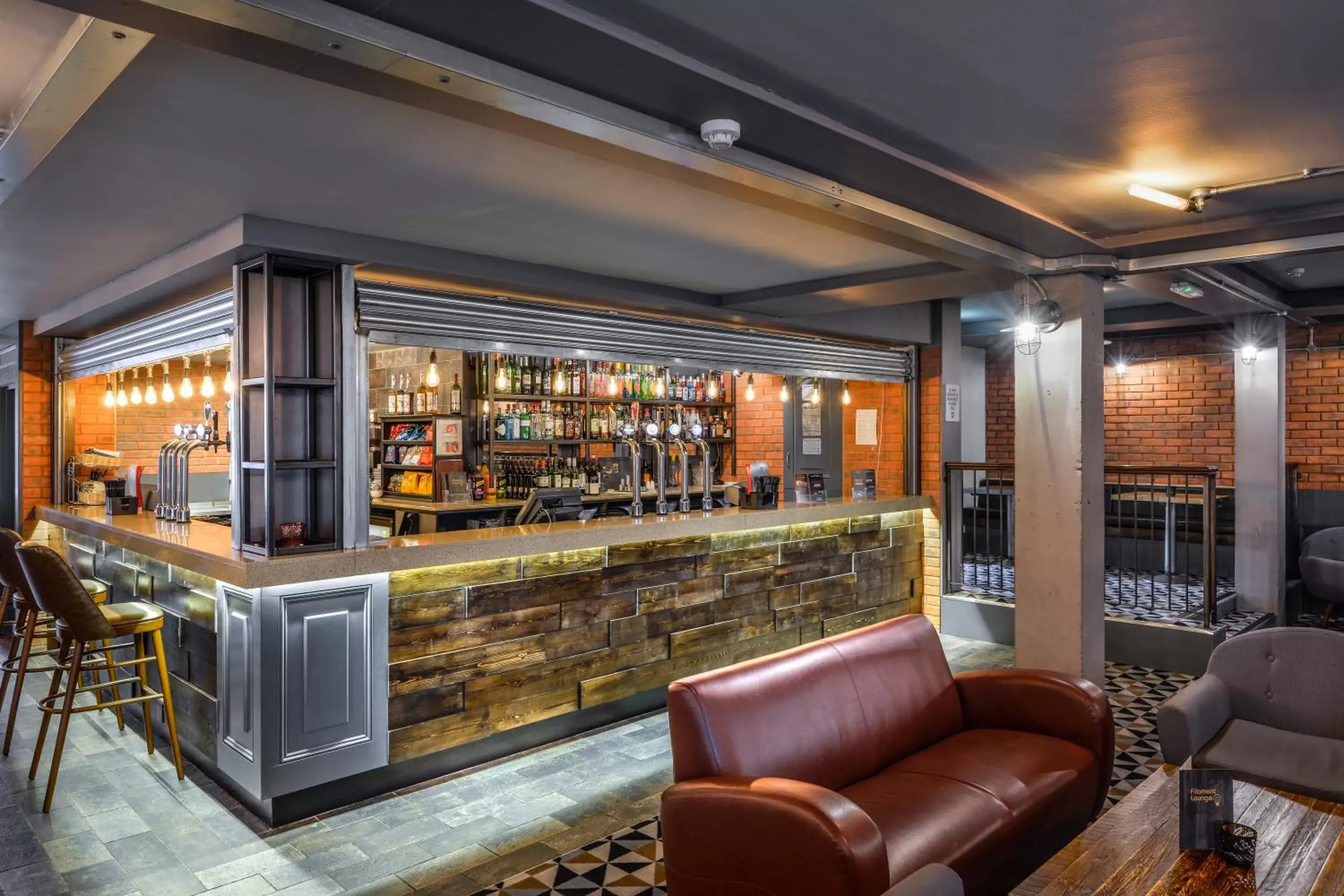 Lounge or bar in Holiday Inn - Manchester - Oldham by IHG Lounge or bar in Holiday Inn - Manchester - Oldham by IHG