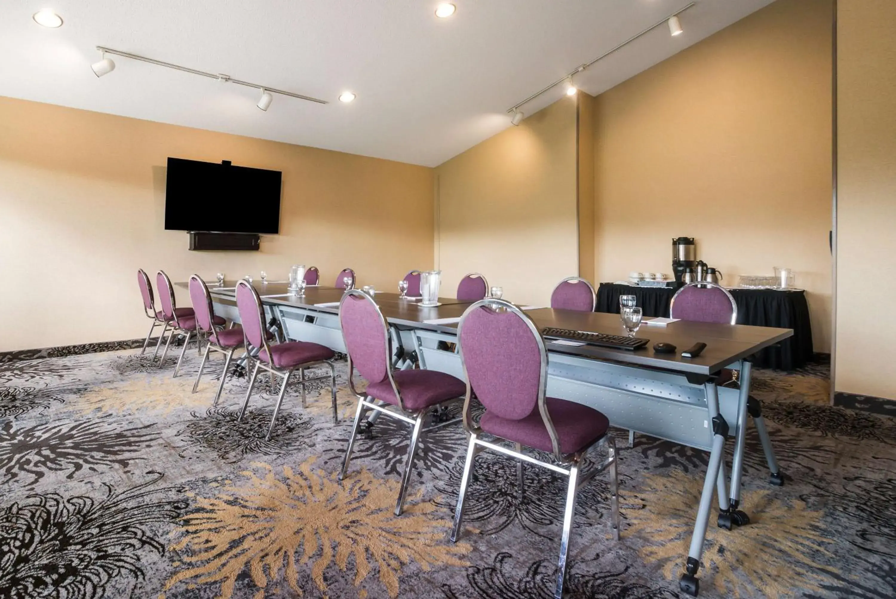 Meeting/conference room in Best Western Plus NorWester Hotel & Conference Centre