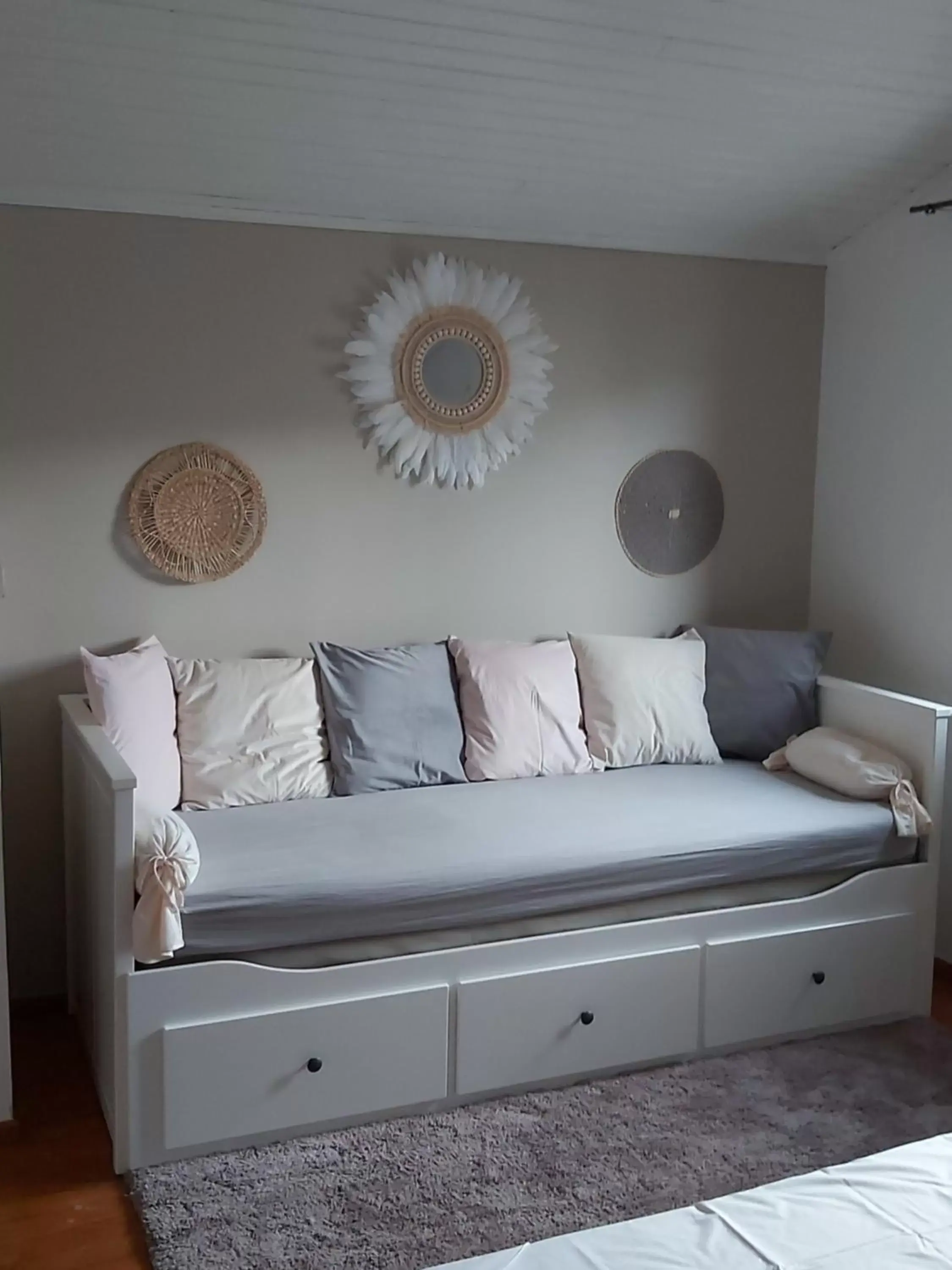 Bed, Seating Area in La villa de Fleury