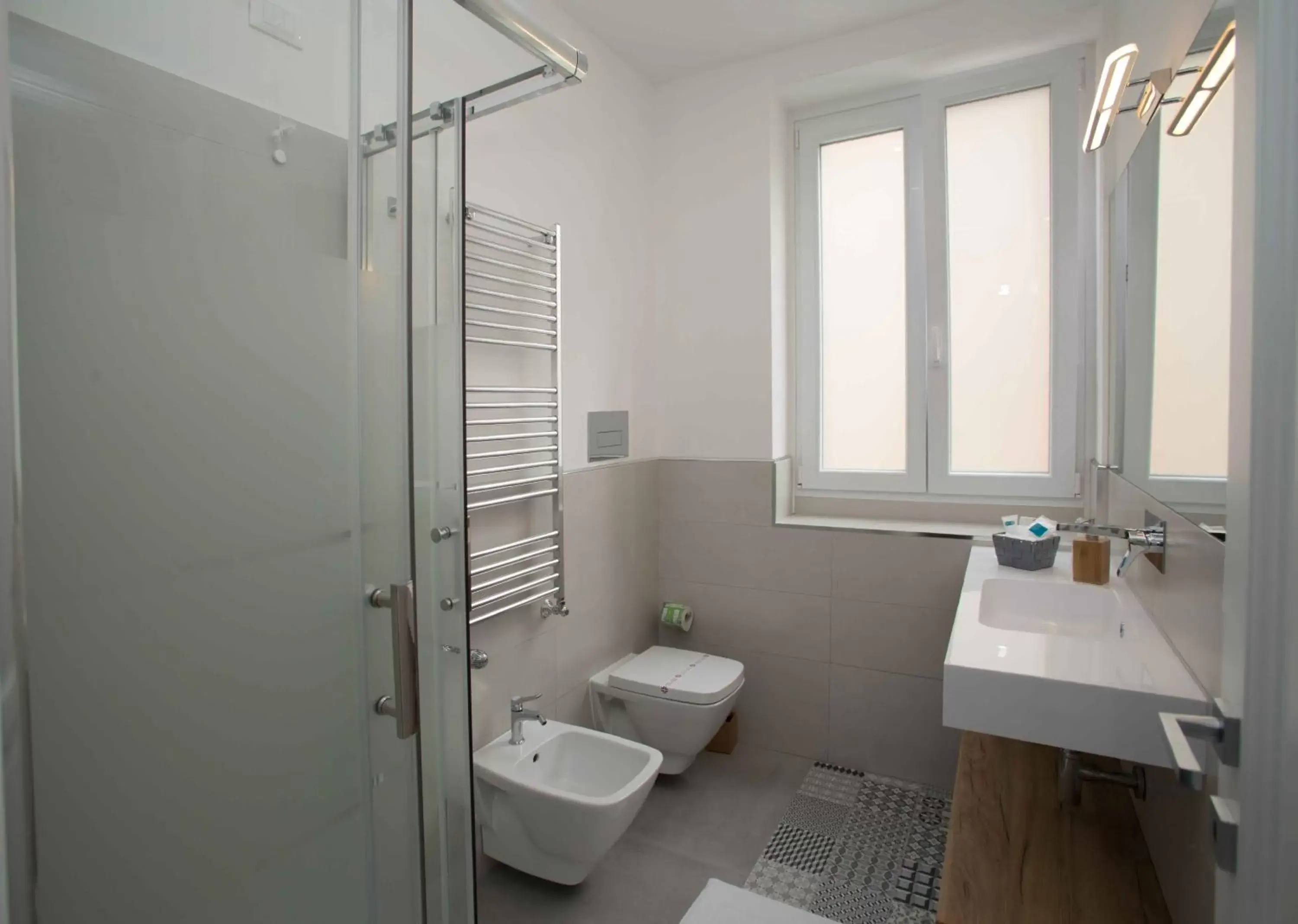 Shower, Bathroom in Le Quattro Stagioni - Rooms & Suite