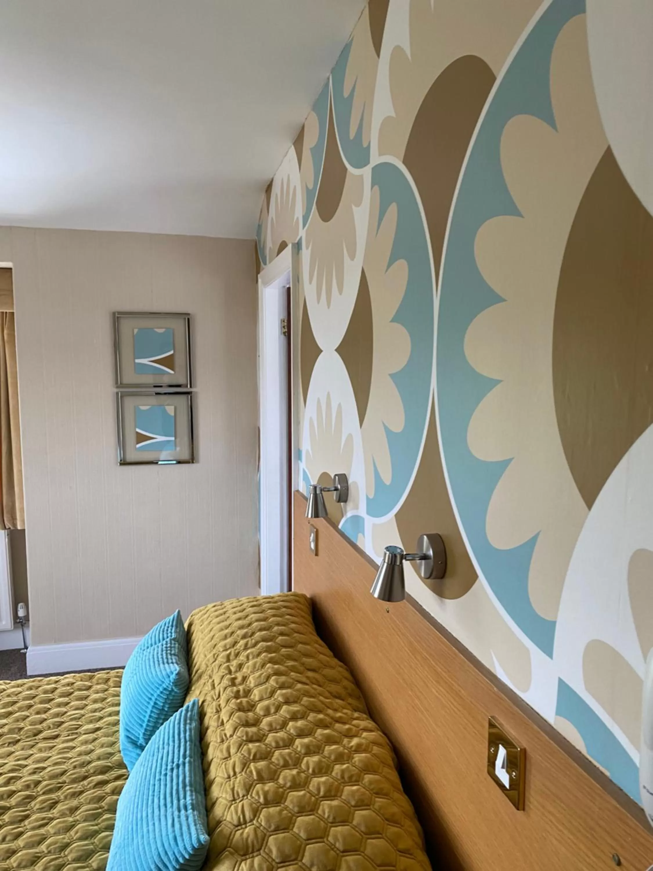 Bedroom, Bed in Park Manor Hotel