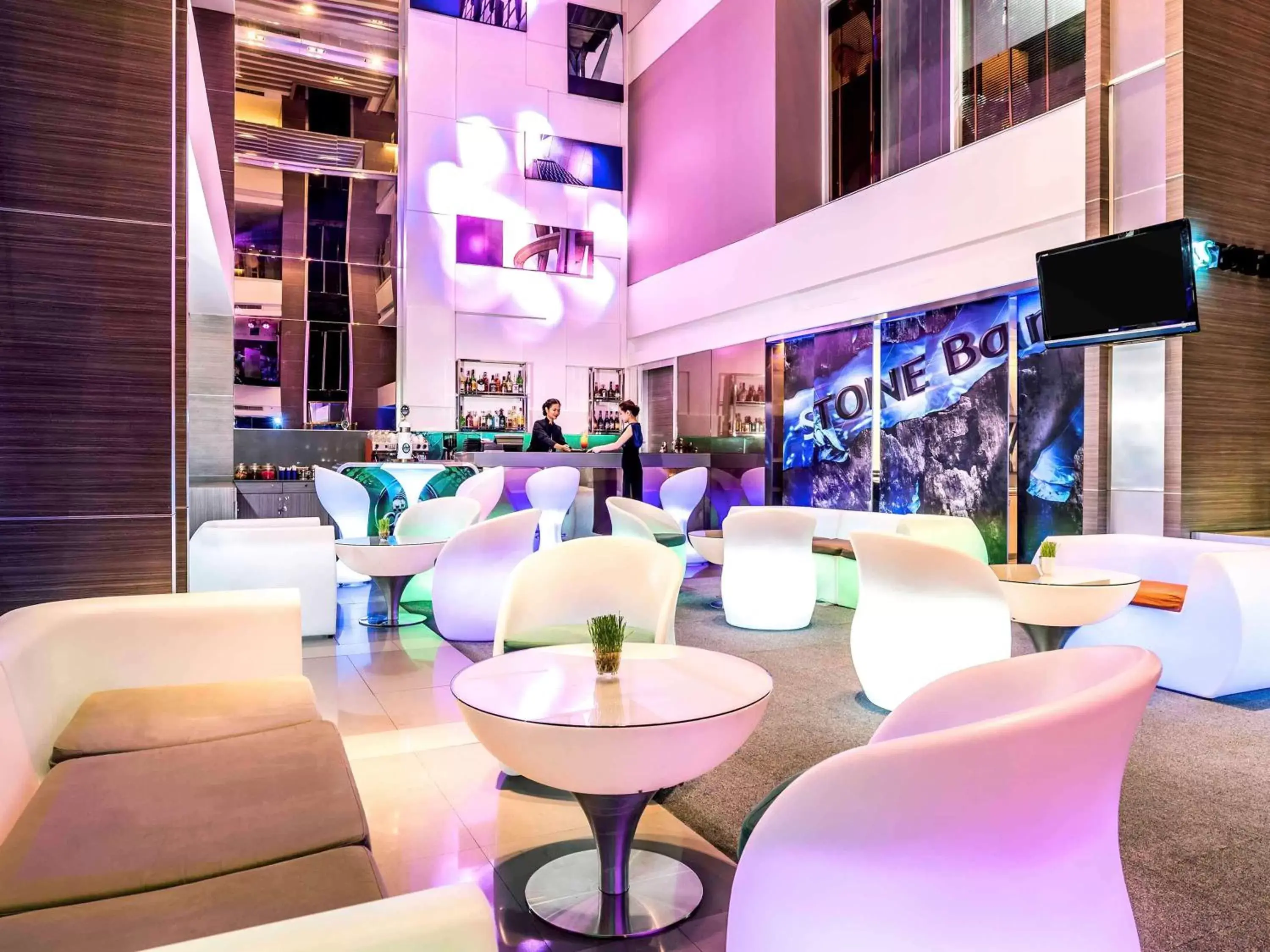Restaurant/places to eat, Lounge/Bar in Novotel Bangkok Silom Road Hotel