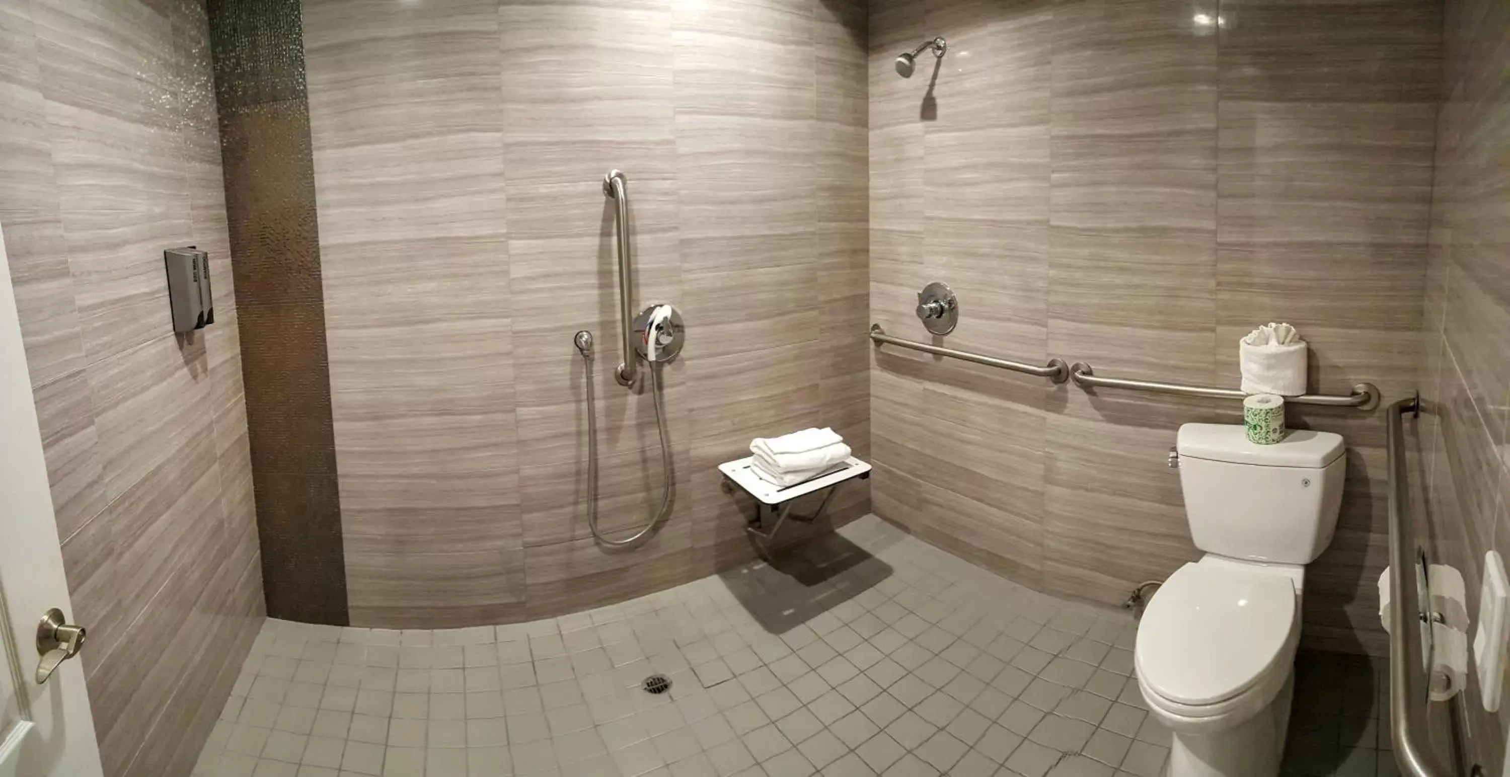 Bathroom in Gardena Terrace Inn