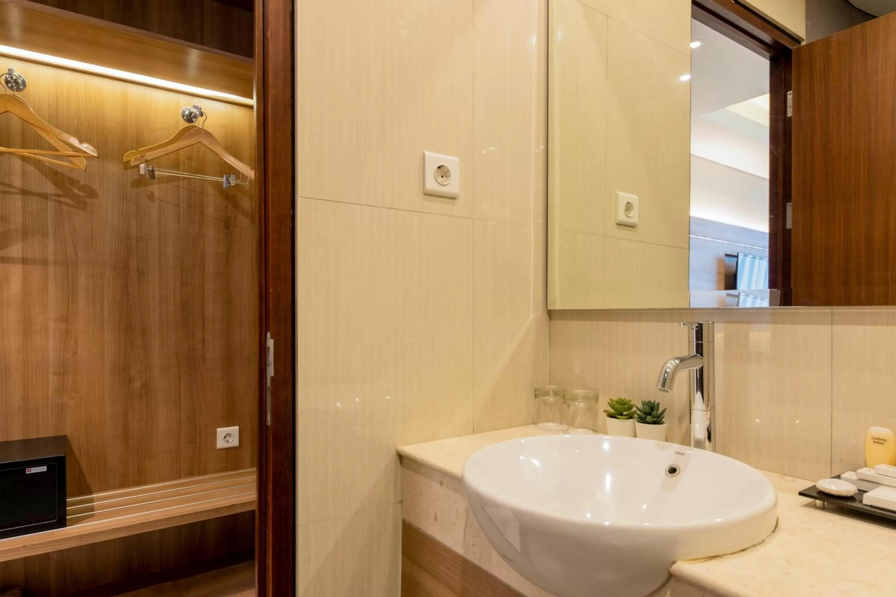 Bathroom in Antero Hotel Jababeka Cikarang