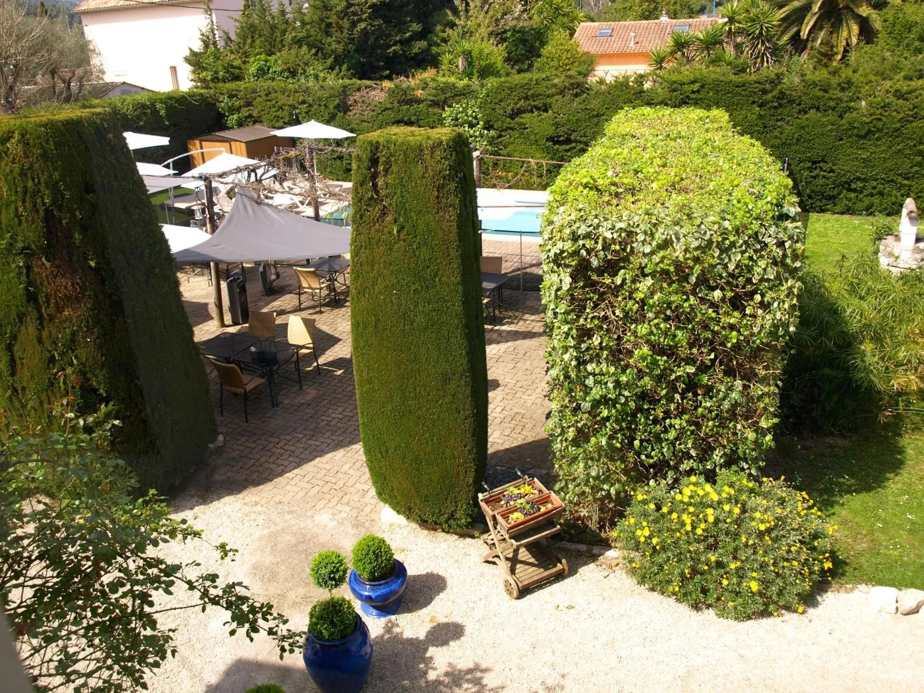 Garden in Logis Hotel des Cayrons