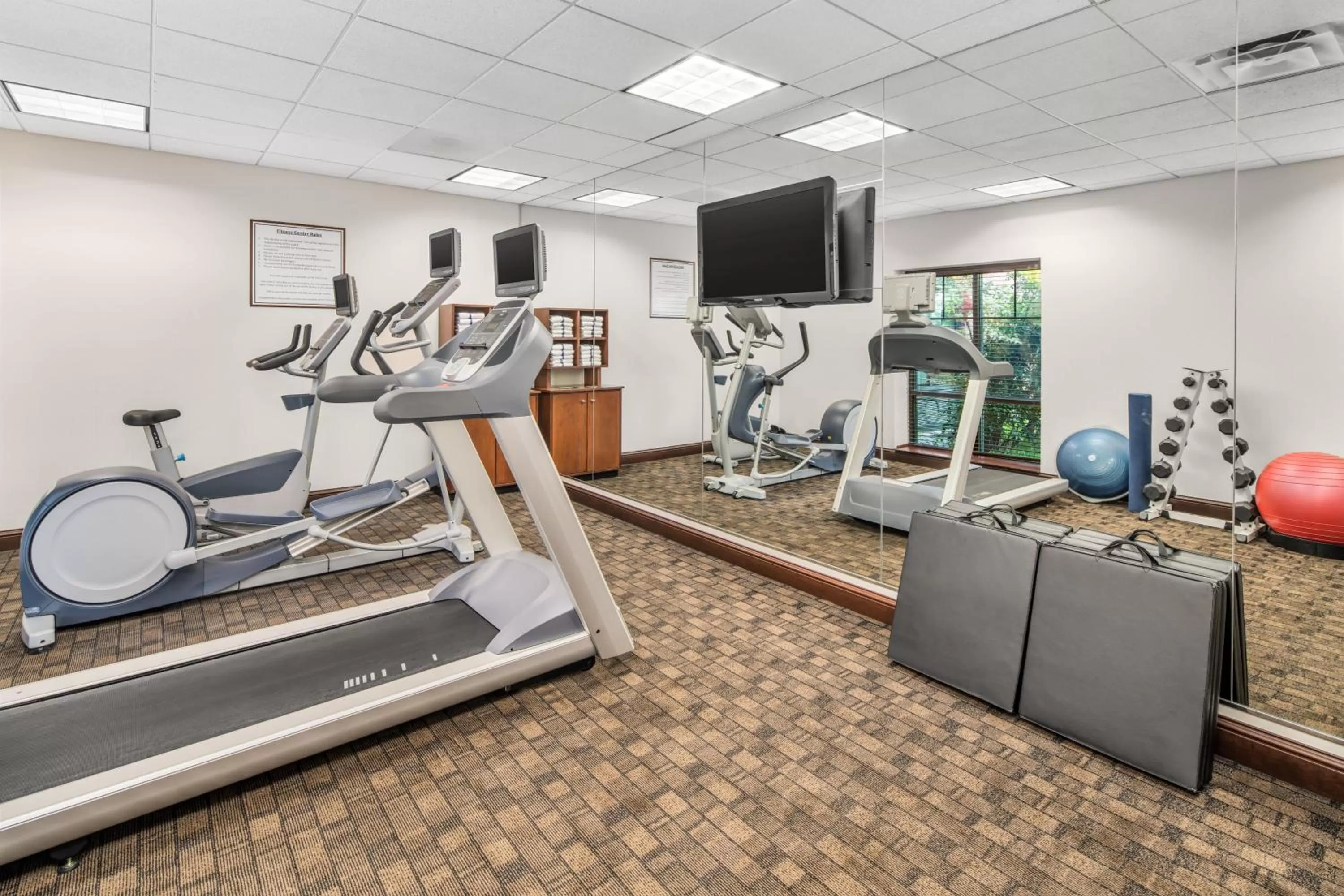 Fitness centre/facilities in Holiday Inn Express & Suites Wilmington-Newark by IHG