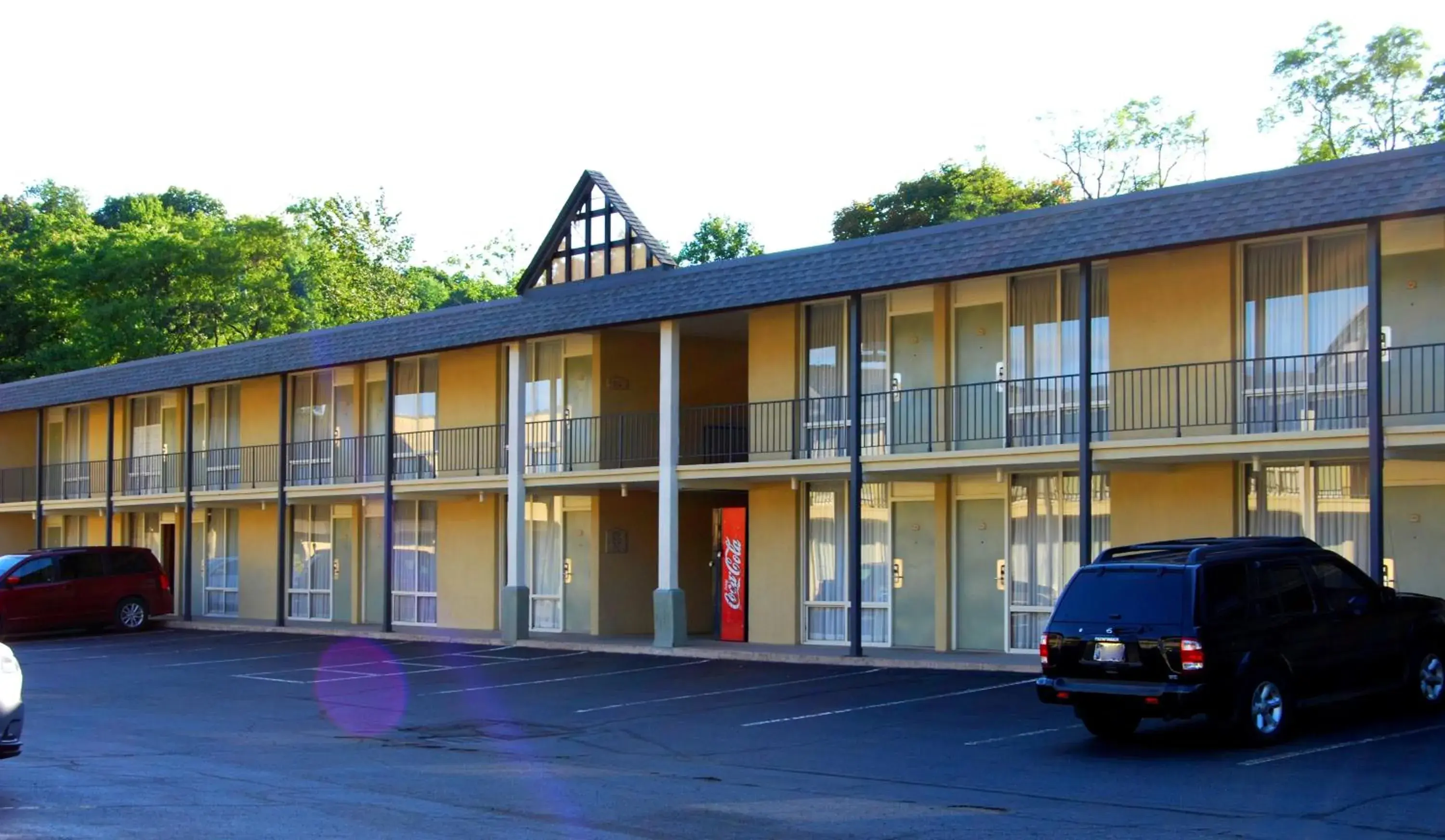 Property building in West Gate Inn Nyack Property building in West Gate Inn Nyack