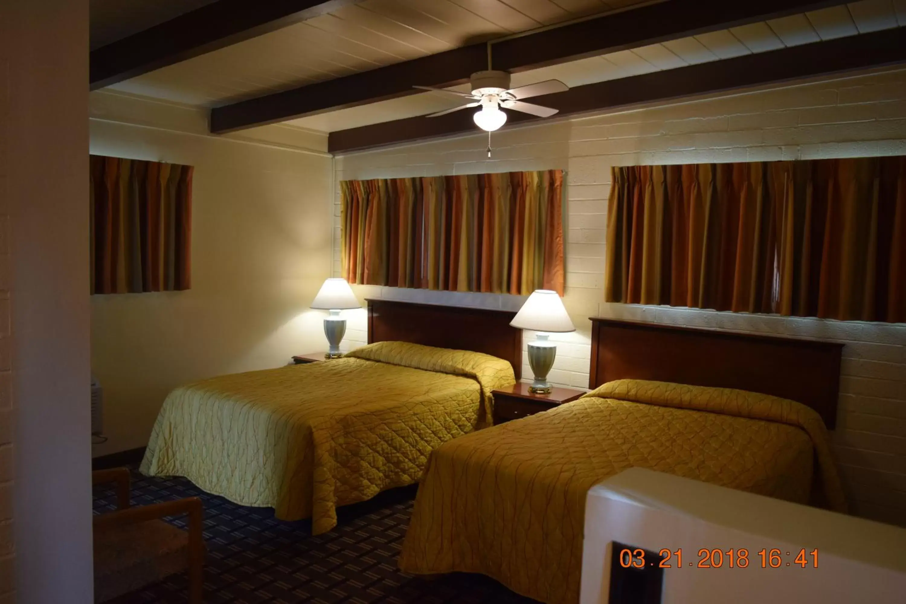 Bed in Stanlunds Inn and Suites