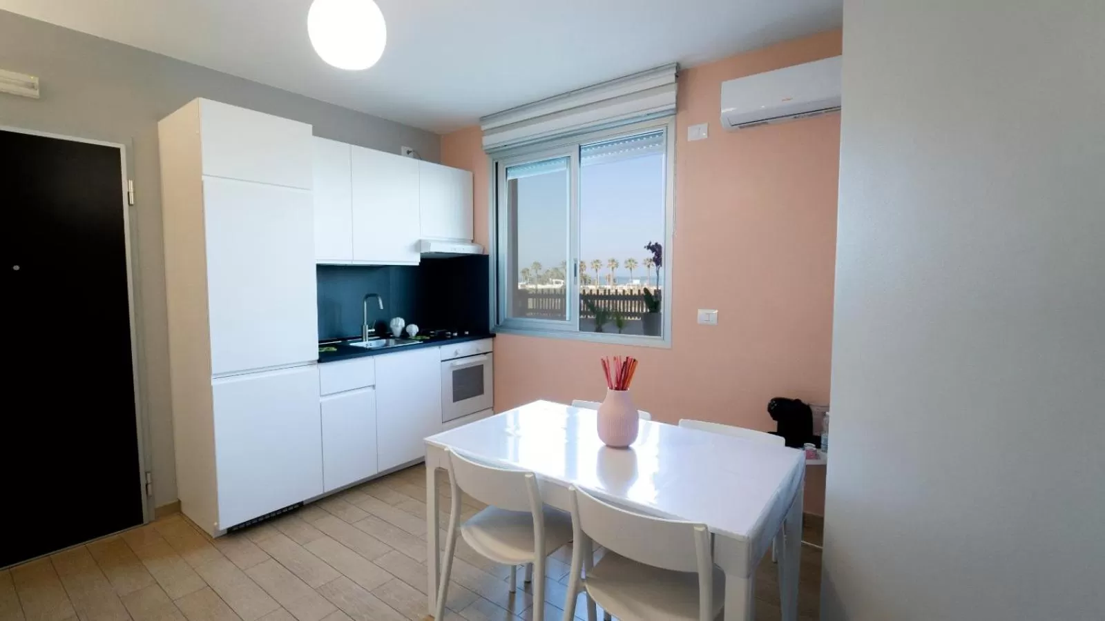 Kitchen or kitchenette in La Palma Del Sol