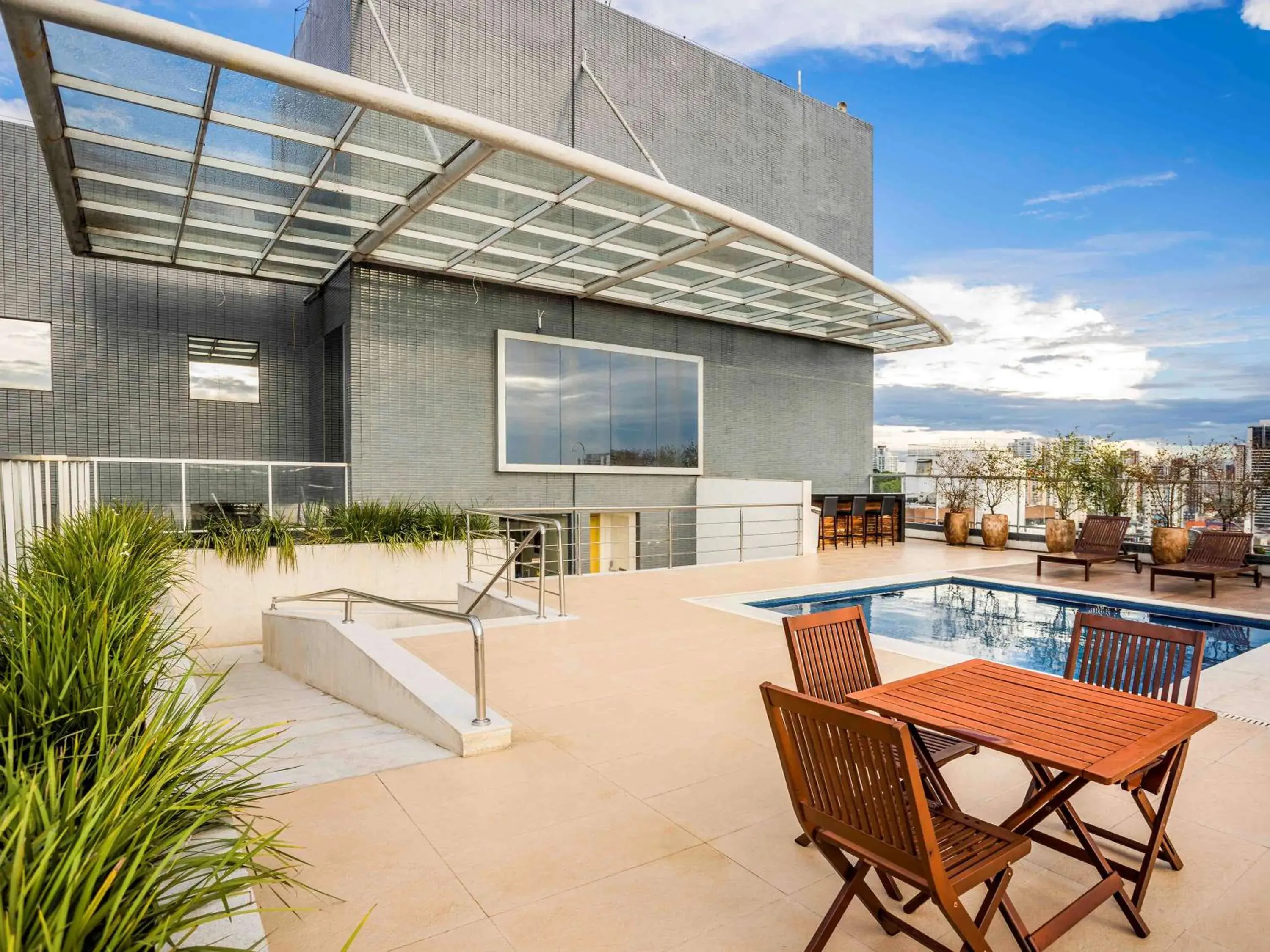 Pool view, Swimming Pool in Ibis Styles Belém Hangar