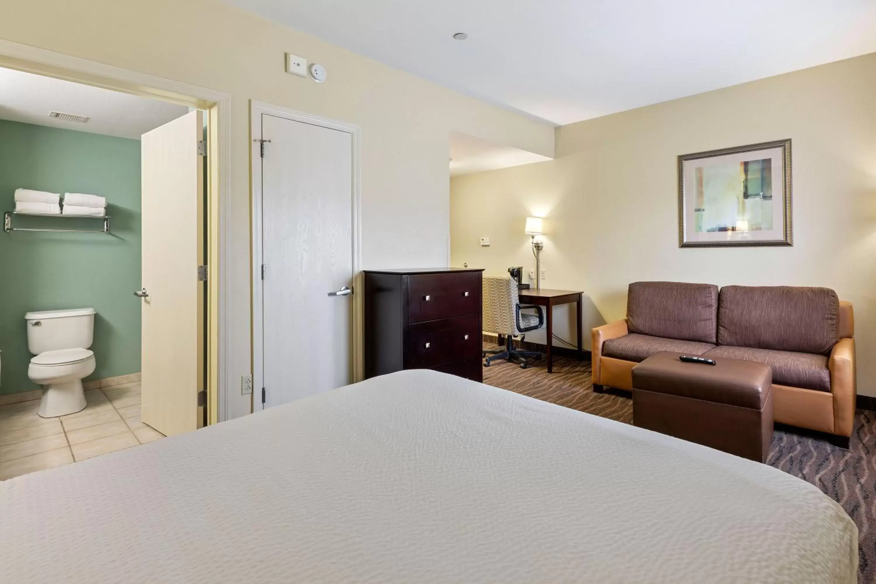 Bed in Extended Stay America Premier Suites - Lakeland - I-4