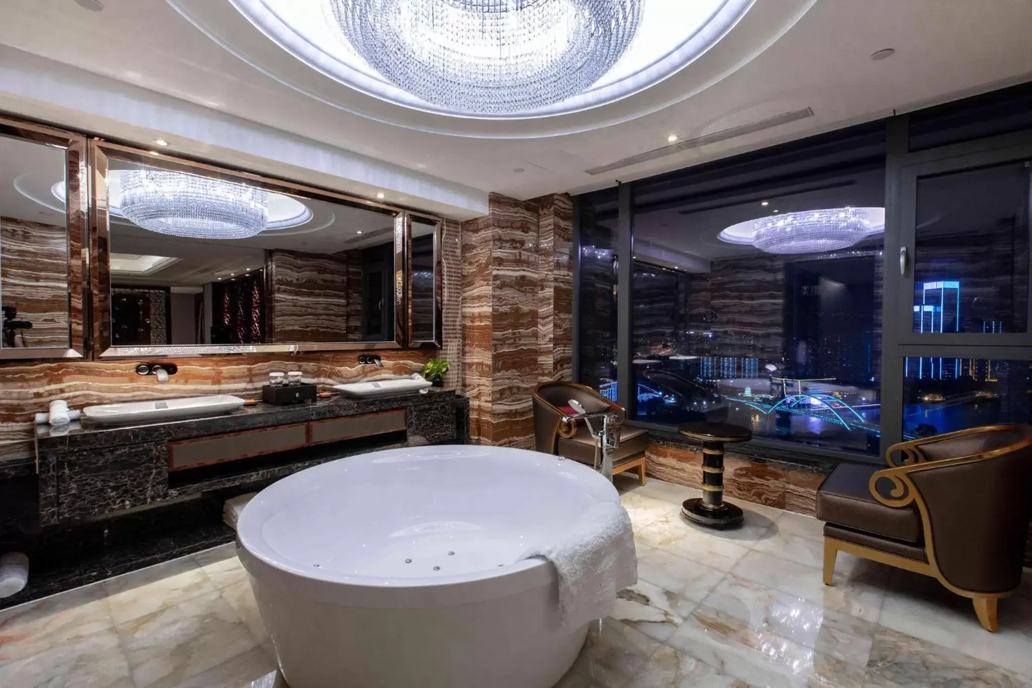 Photo of the whole room, Bathroom in Crowne Plaza Hotel Lanzhou, an IHG Hotel