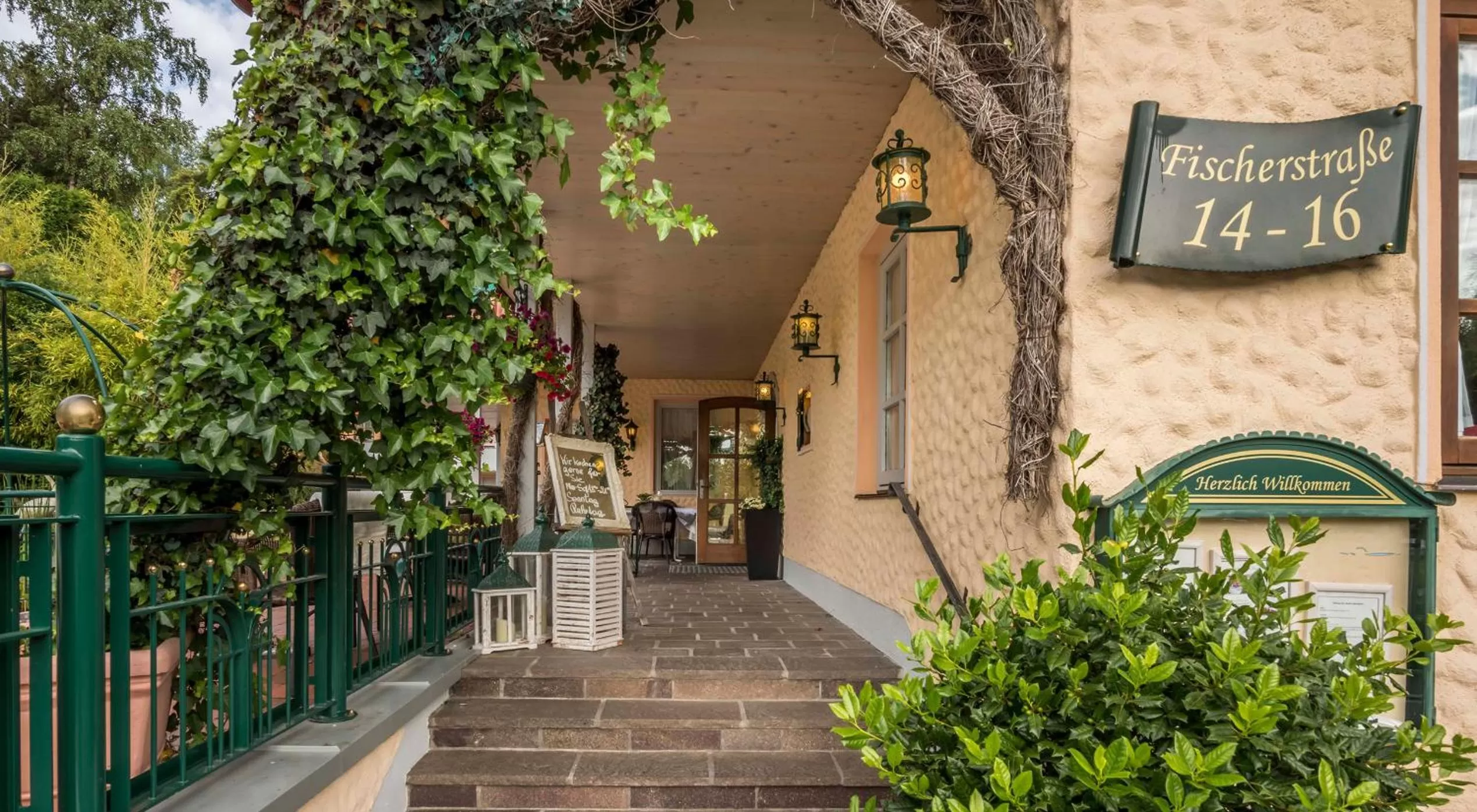 Property building in Hotel Mutz Garni