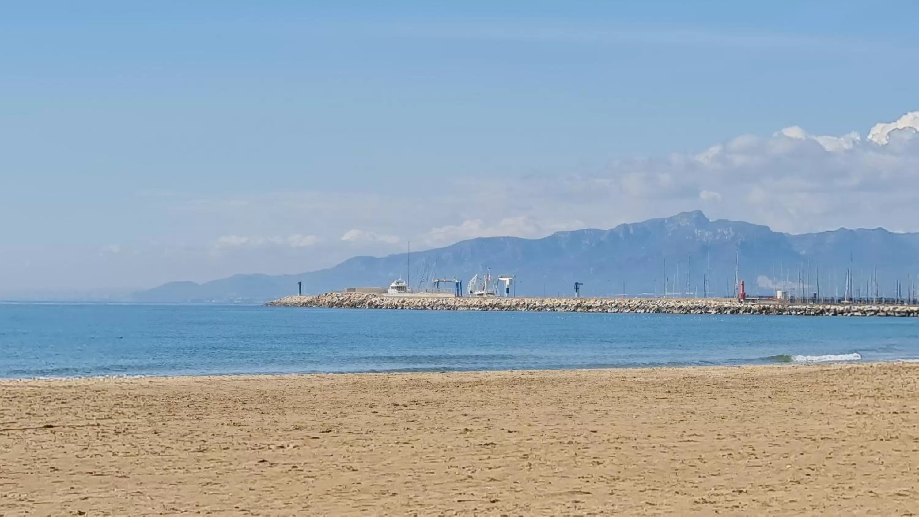 Beach in Agaró Cambrils Apartments