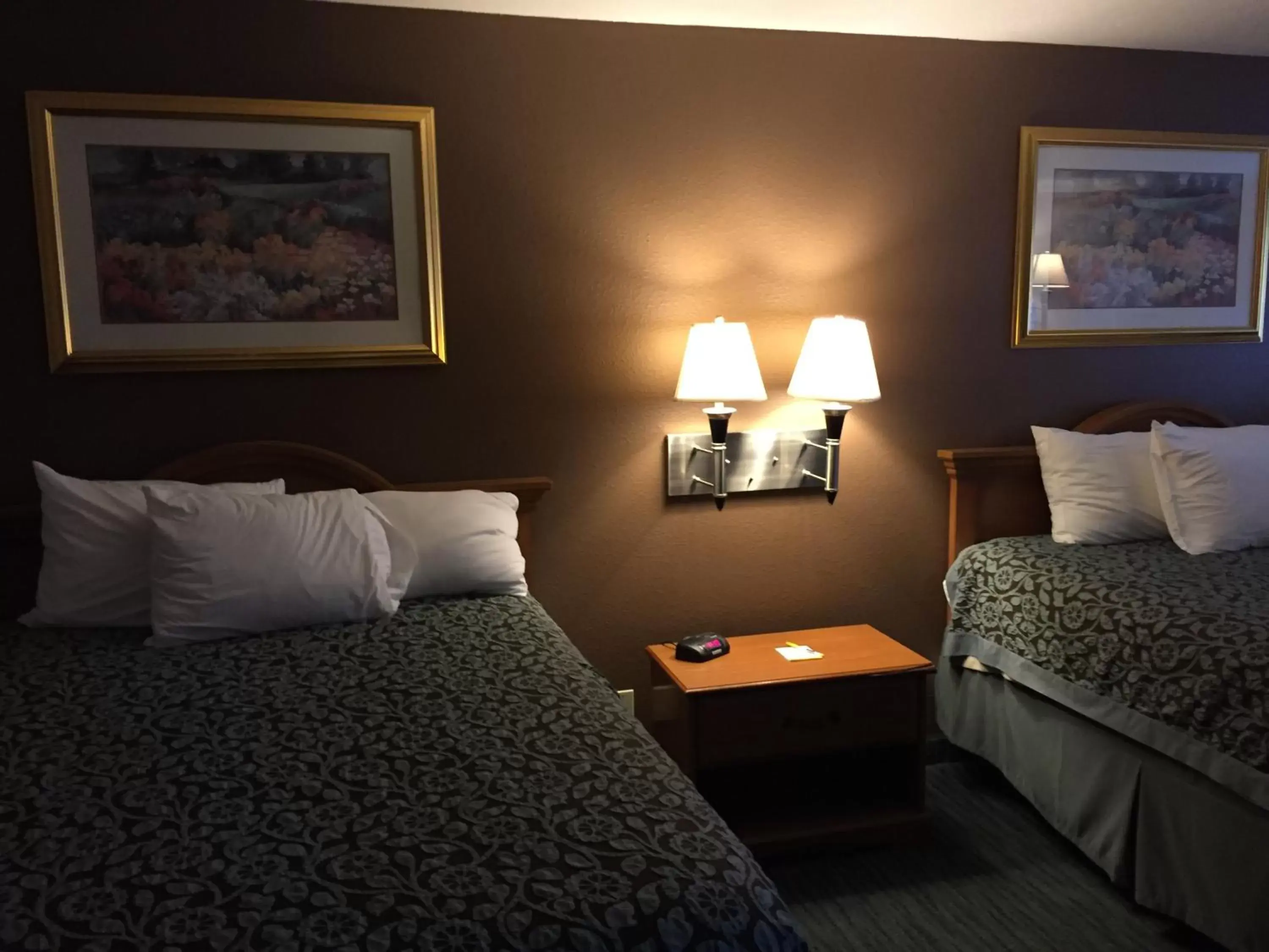 Queen Room with Two Queen Beds - Smoking in Days Inn by Wyndham New Braunfels