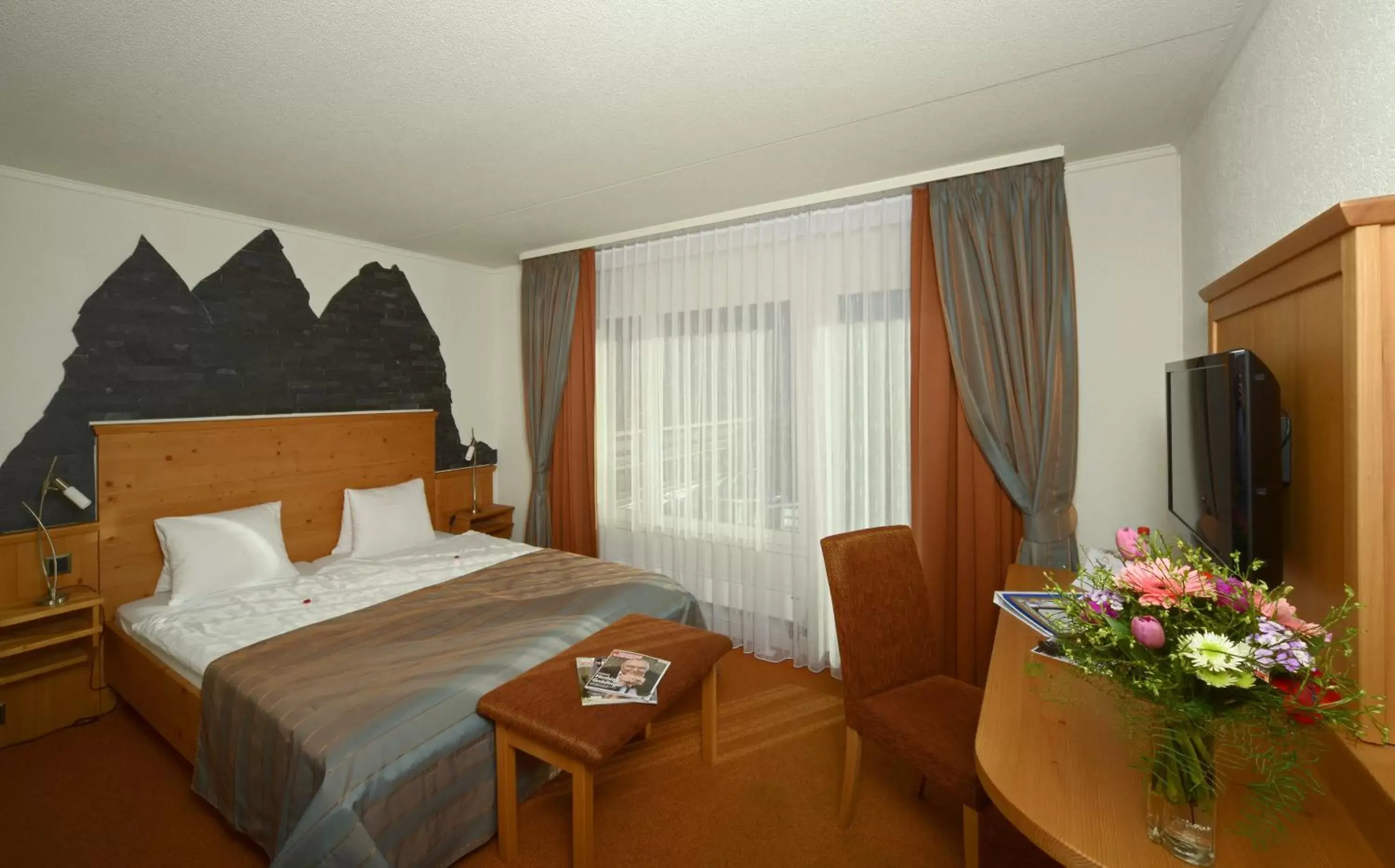 Photo of the whole room, Bed in Hotel Brienz