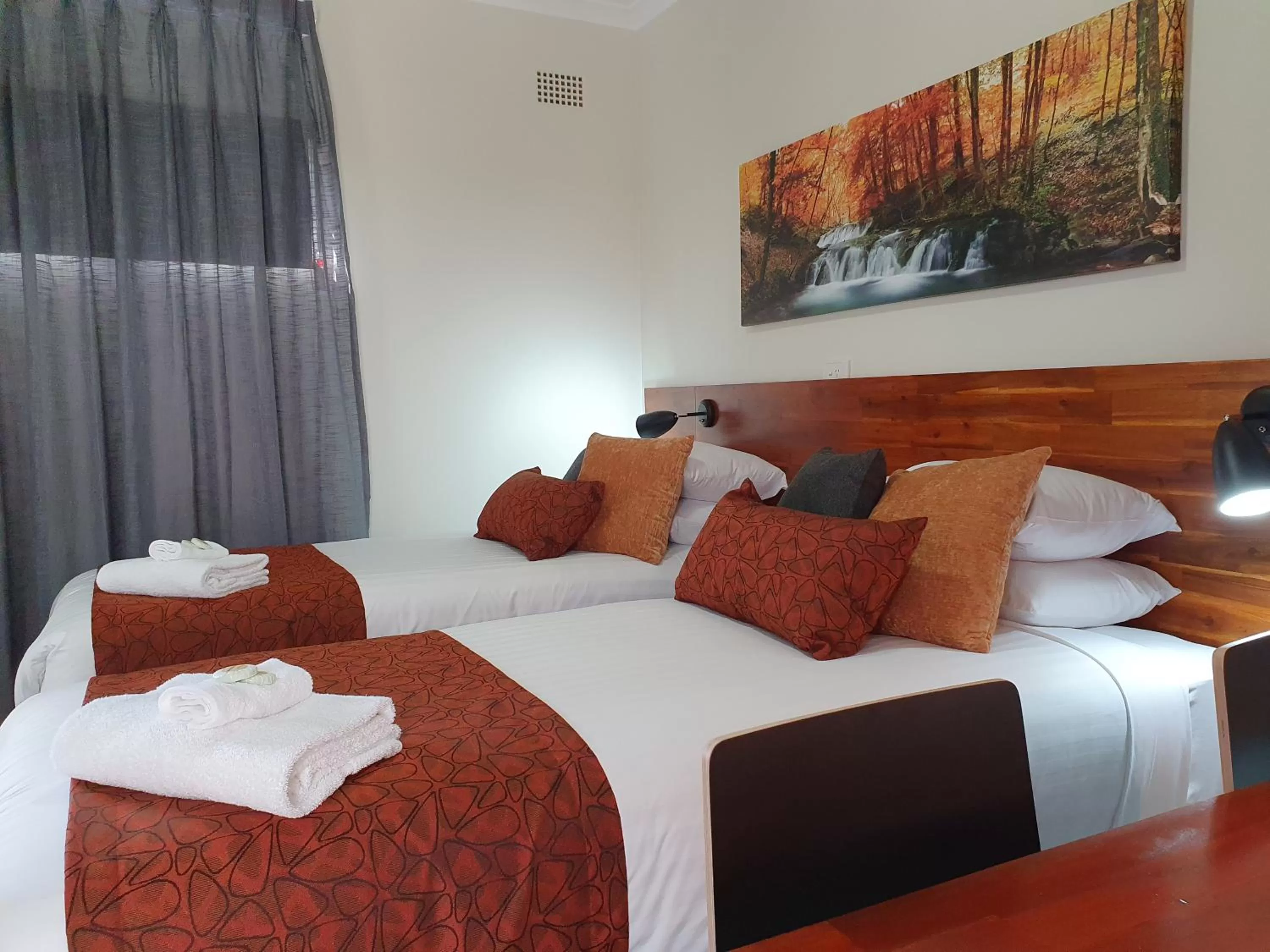 Bed in Black Sheep Motel Goulburn