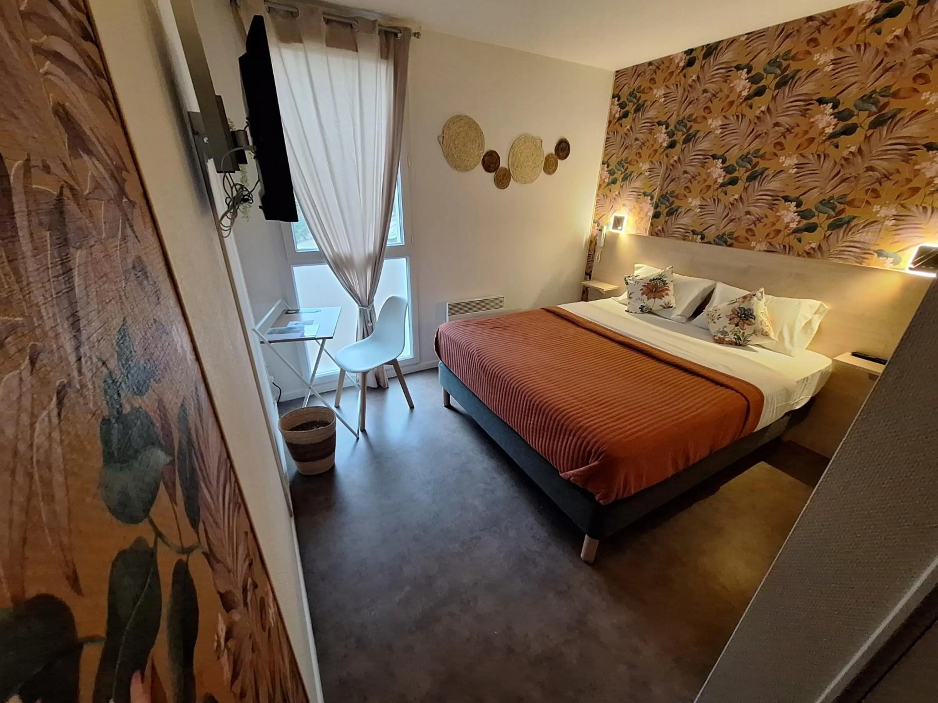 Bed in Hotel Au Bon Sejour