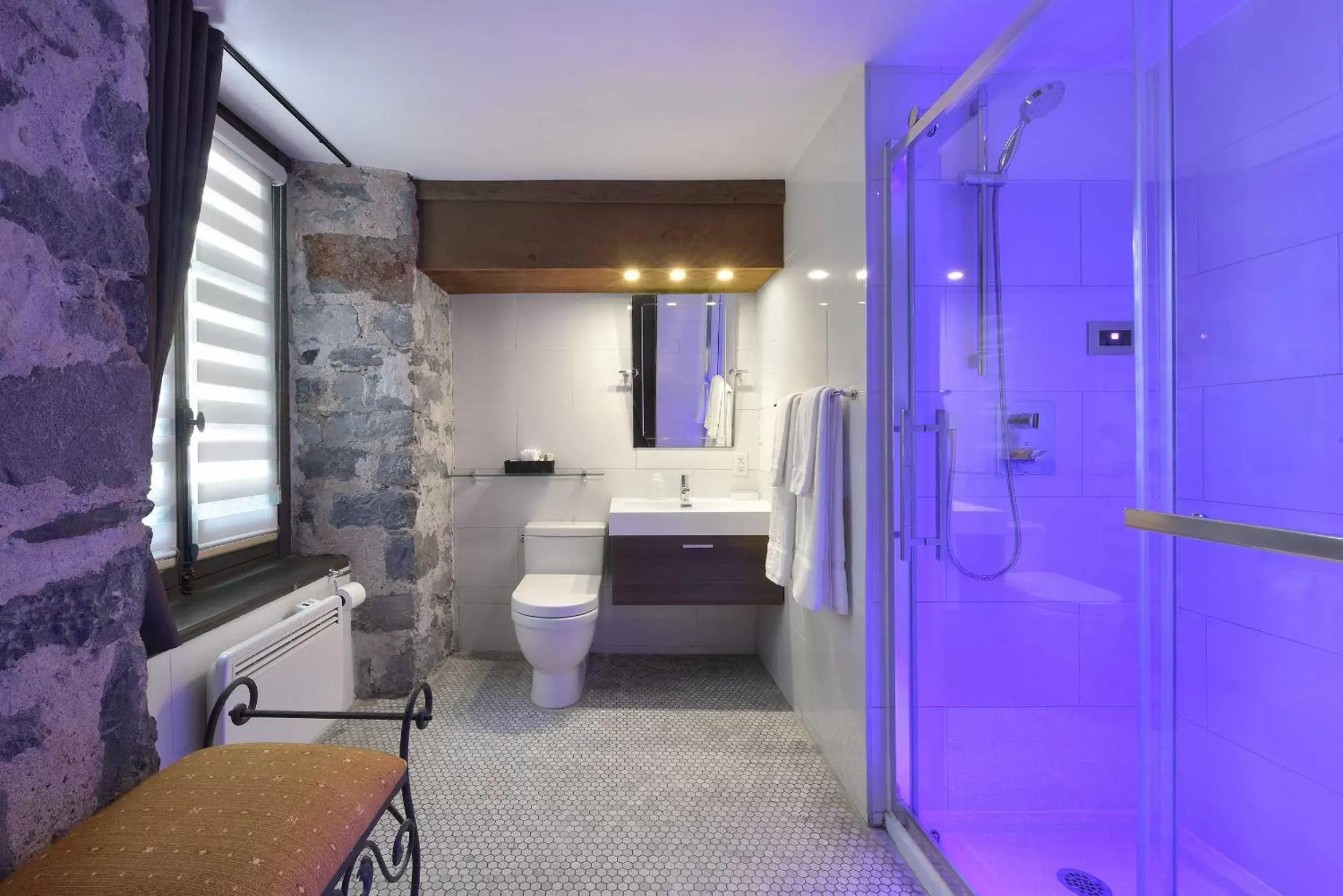 Bathroom in Hotel Épik Montréal