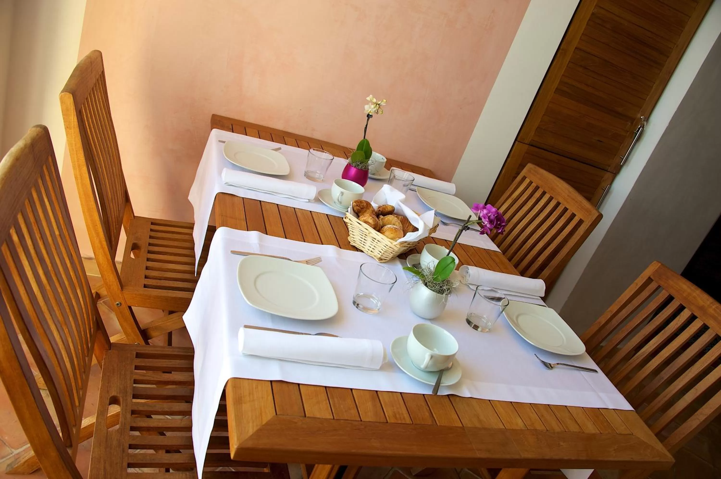 Restaurant/places to eat in Villa Lieta