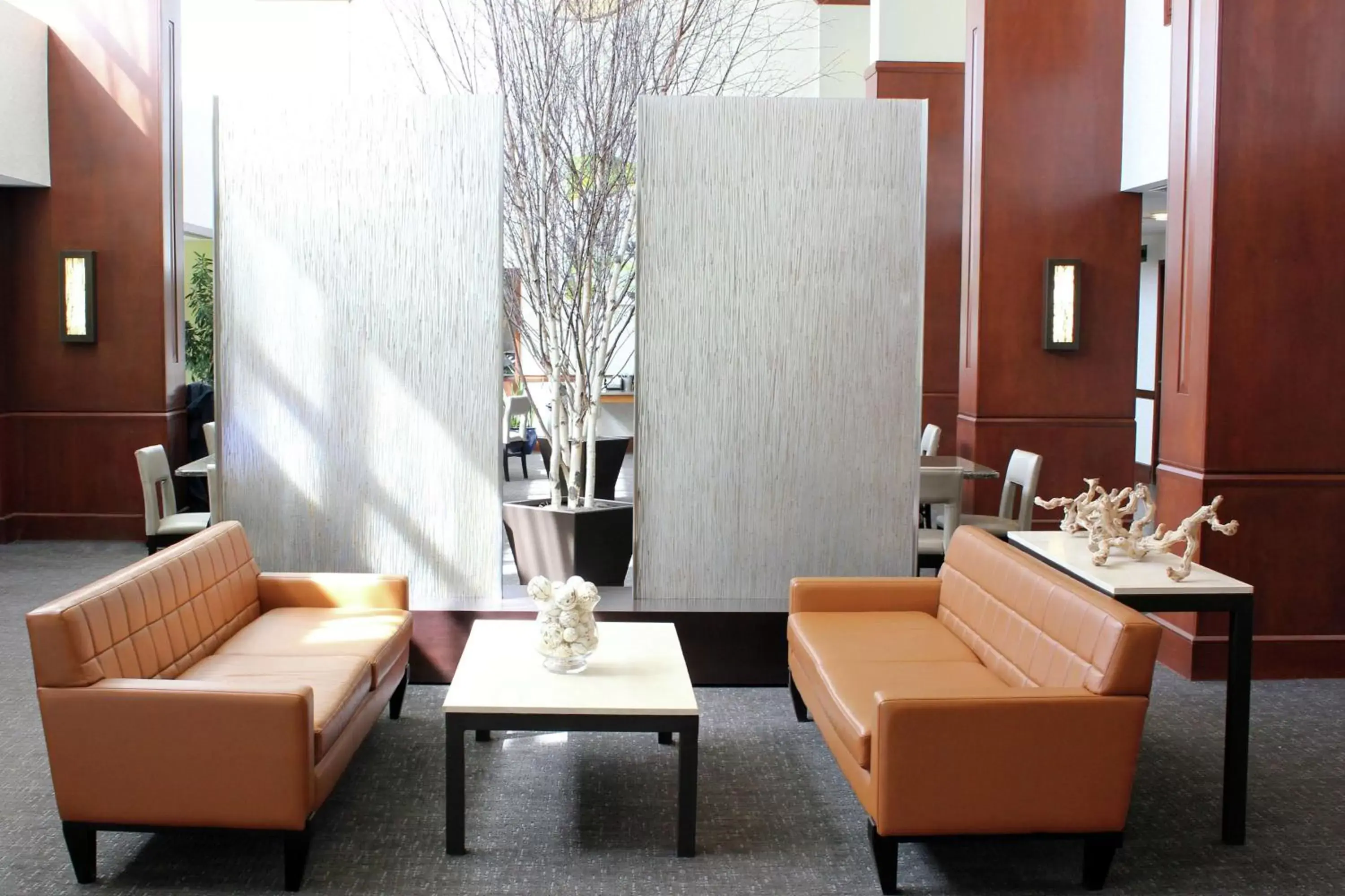 Lobby or reception, Seating Area in DoubleTree by Hilton Hotel Boston Bayside