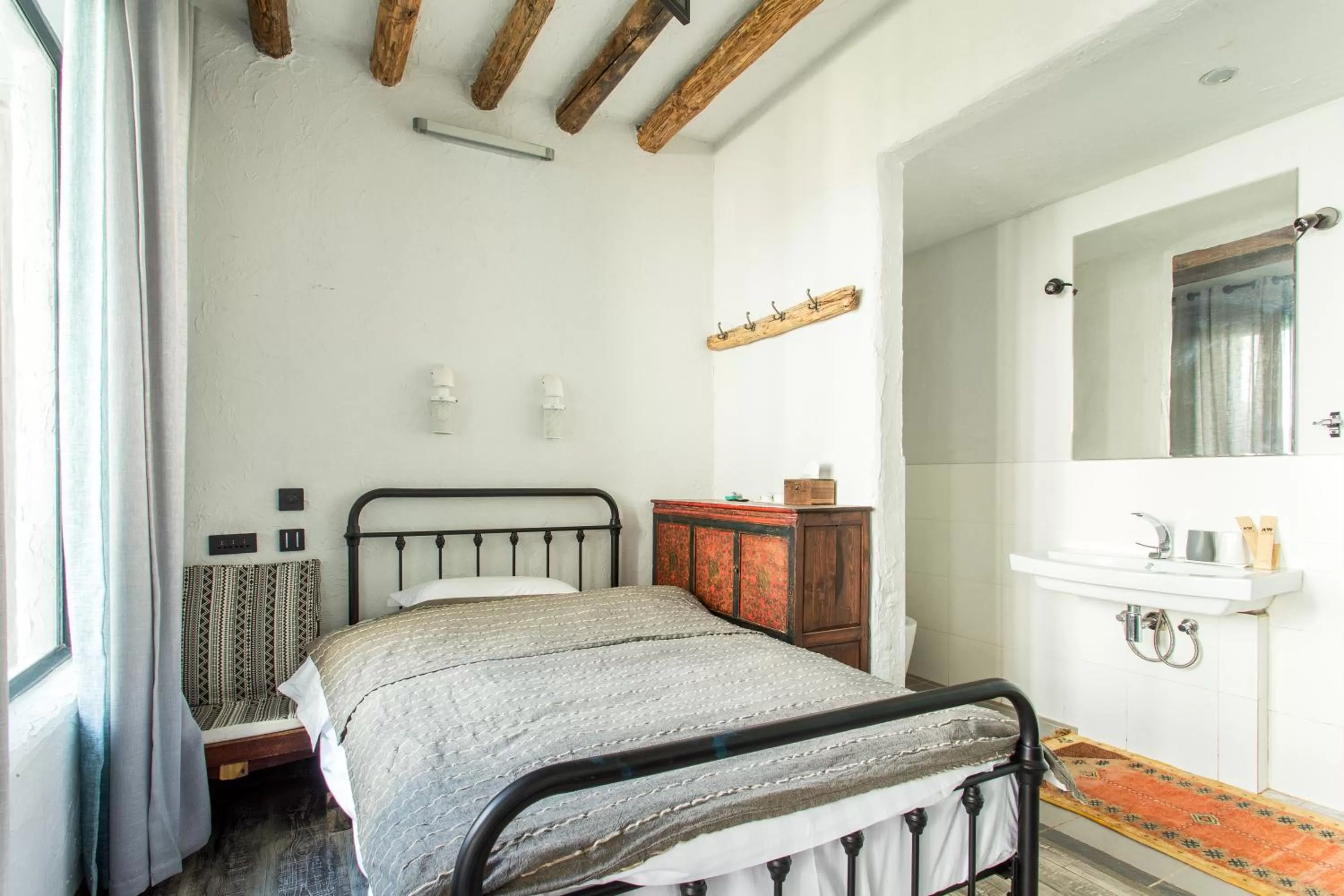 Photo of the whole room, Bed in Hidden Hotel