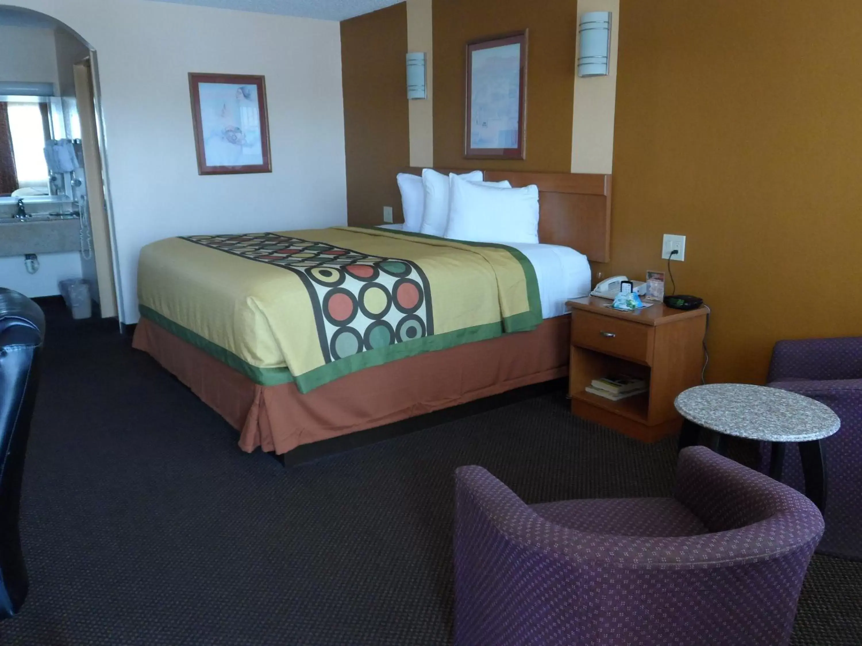 King Room - Non-Smoking in Super 8 by Wyndham Waco/Mall area TX