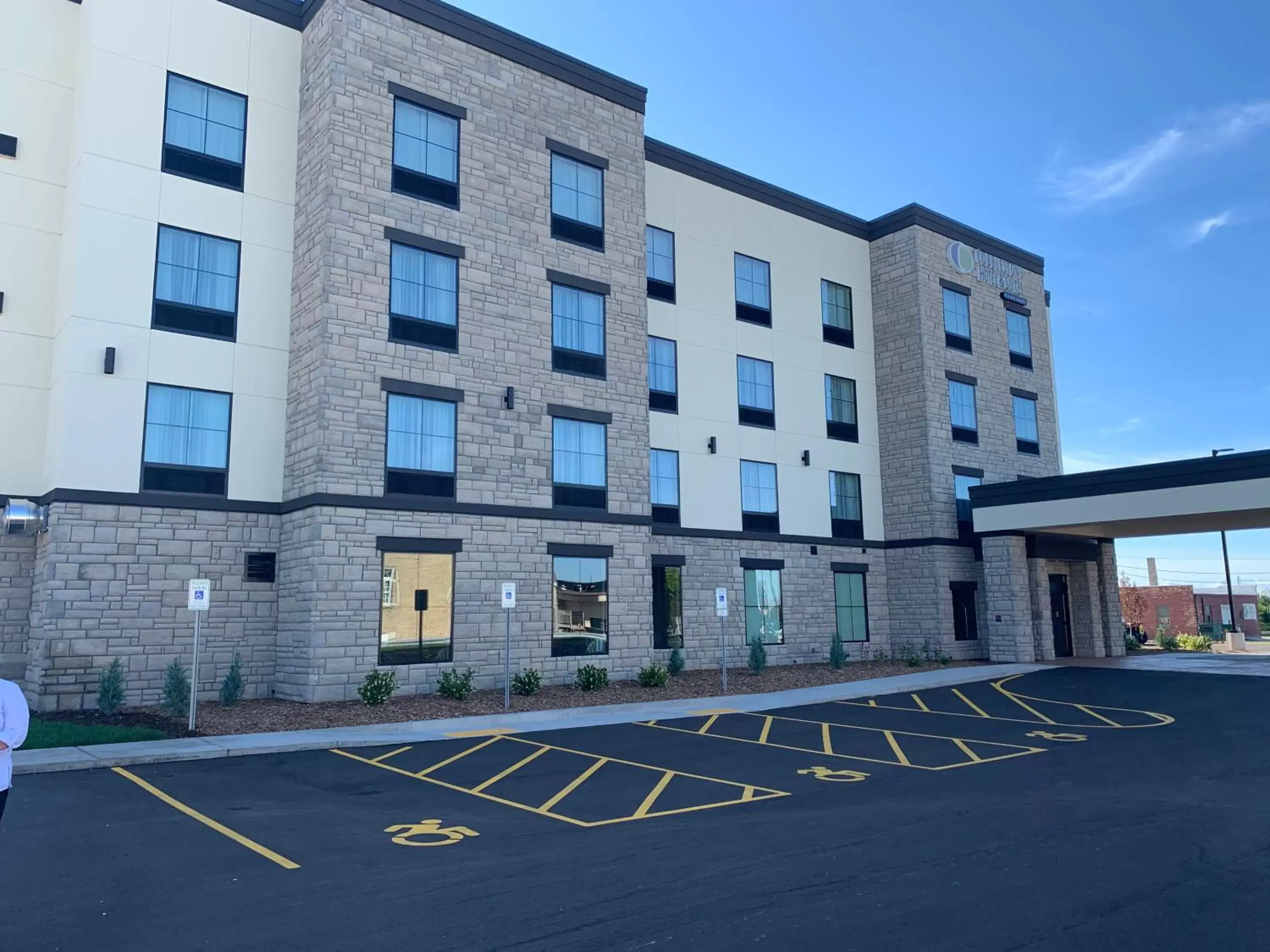 Facade/entrance, Property Building in Cobblestone Hotel & Suites - Two Rivers