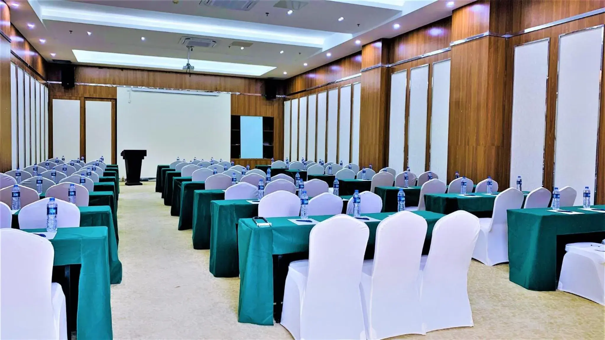 Meeting/conference room in Holiday Inn Express Haikou West Coast, an IHG Hotel