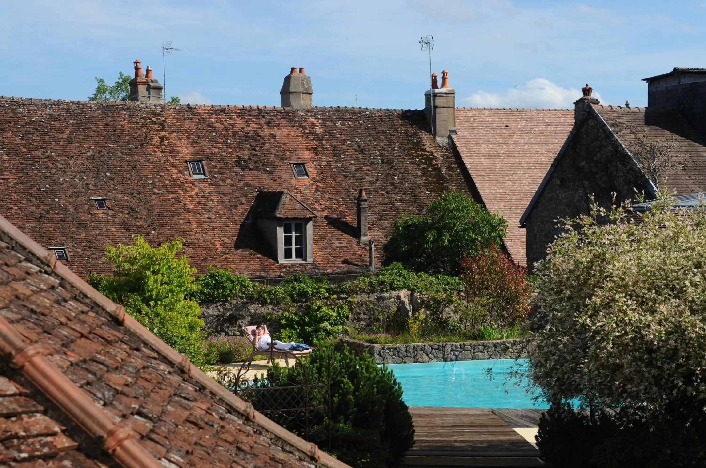 Swimming pool in Hostellerie de la Tour d'Auxois