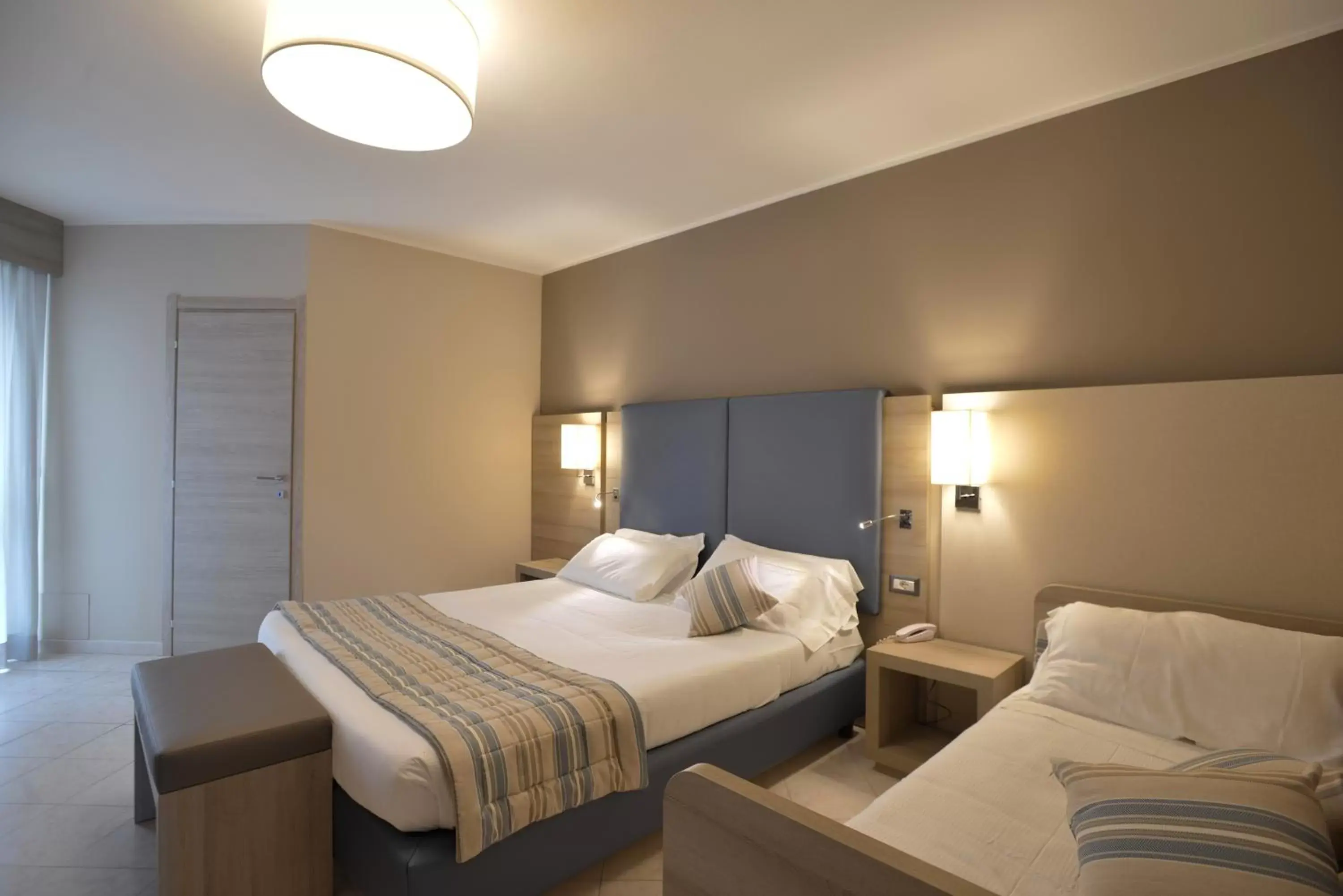 Photo of the whole room, Bed in Alma di Alghero Hotel